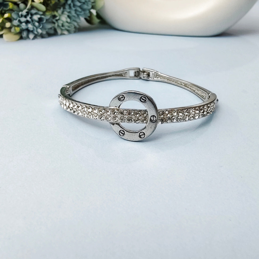 Thinn cuff design bracelet