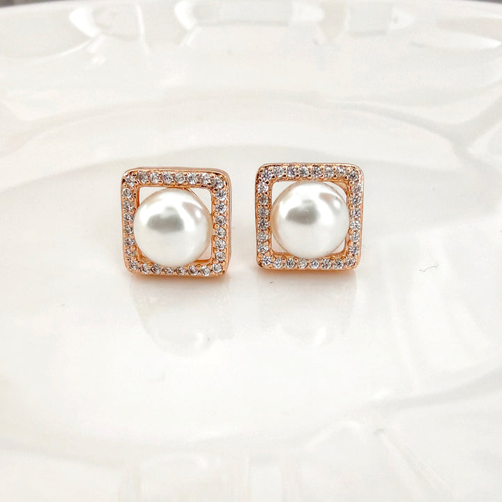 FRESH WATER PEARL STUDS