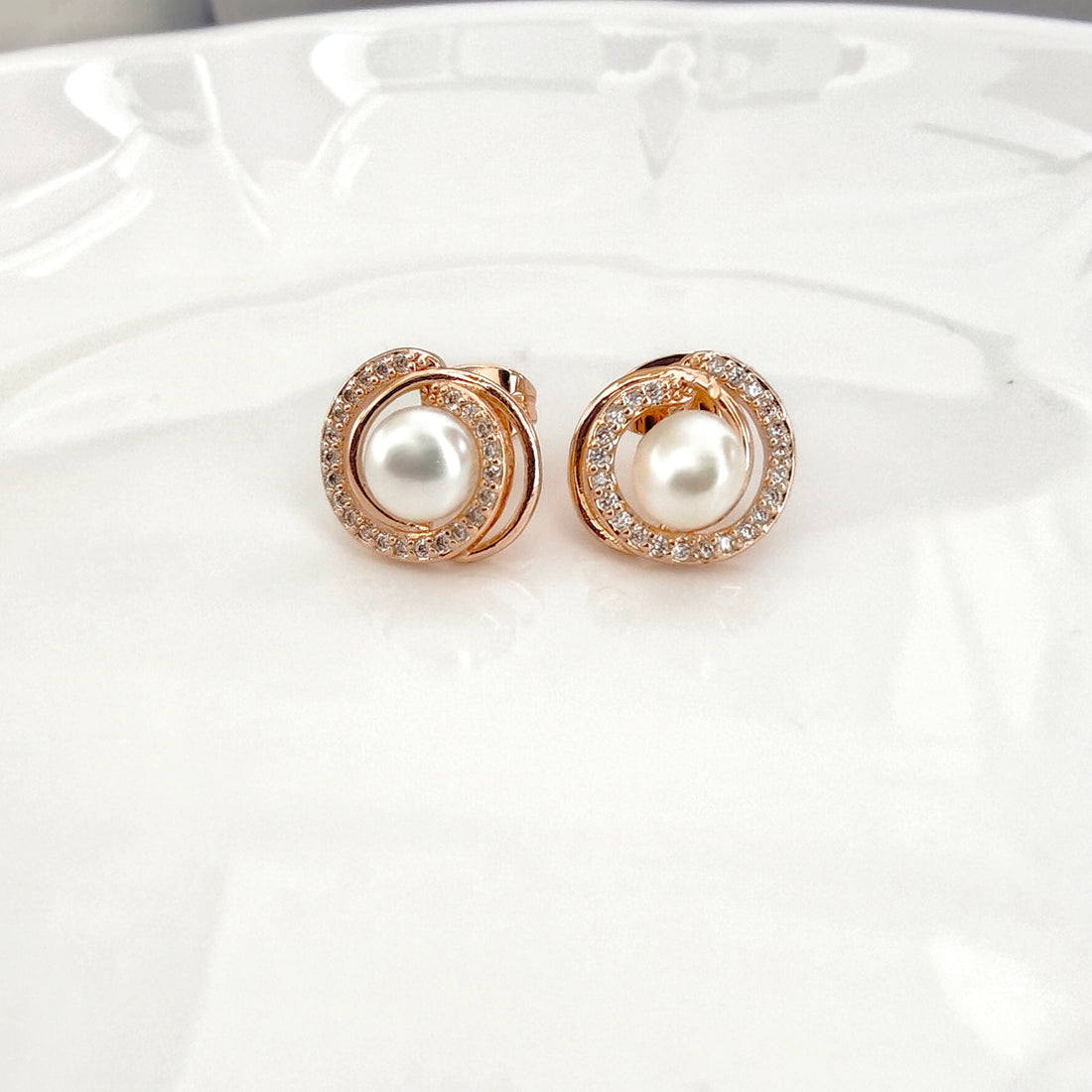 PEARL STRETCH STUDS