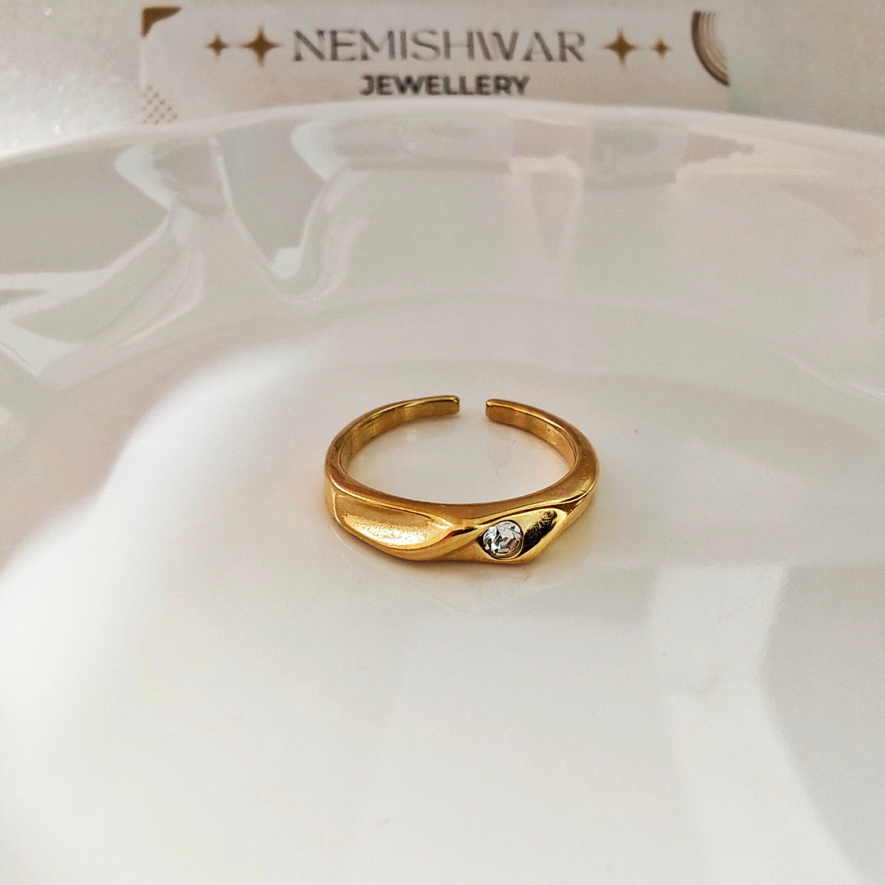 Nuri ring