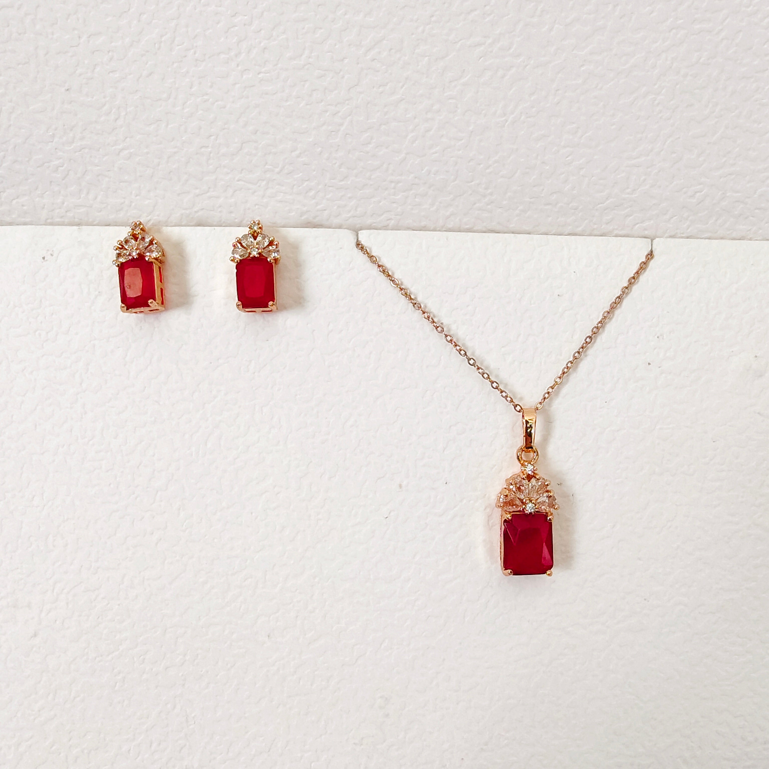 Ruby stone pendant set