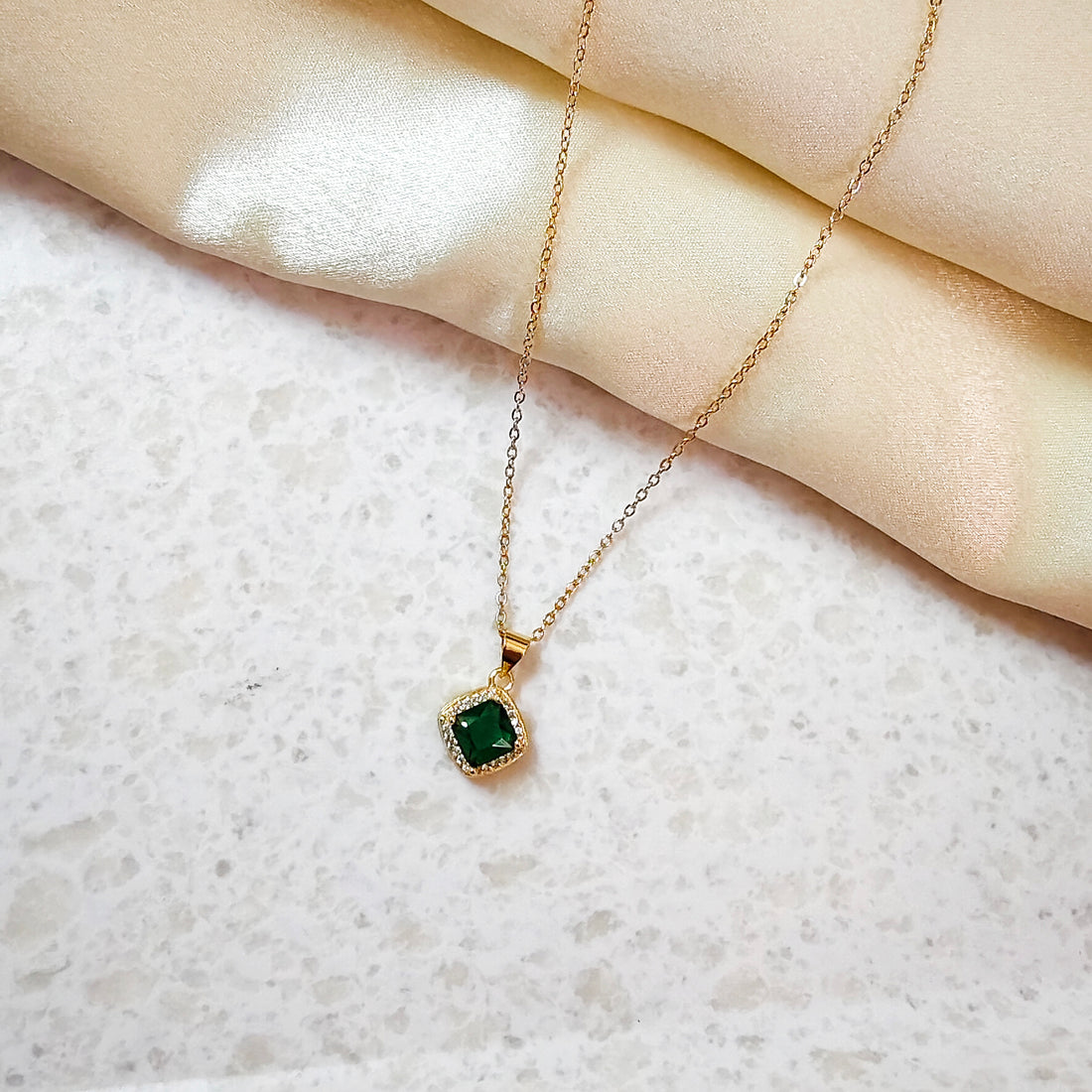 CLASSIC EMERALD NECKLACE