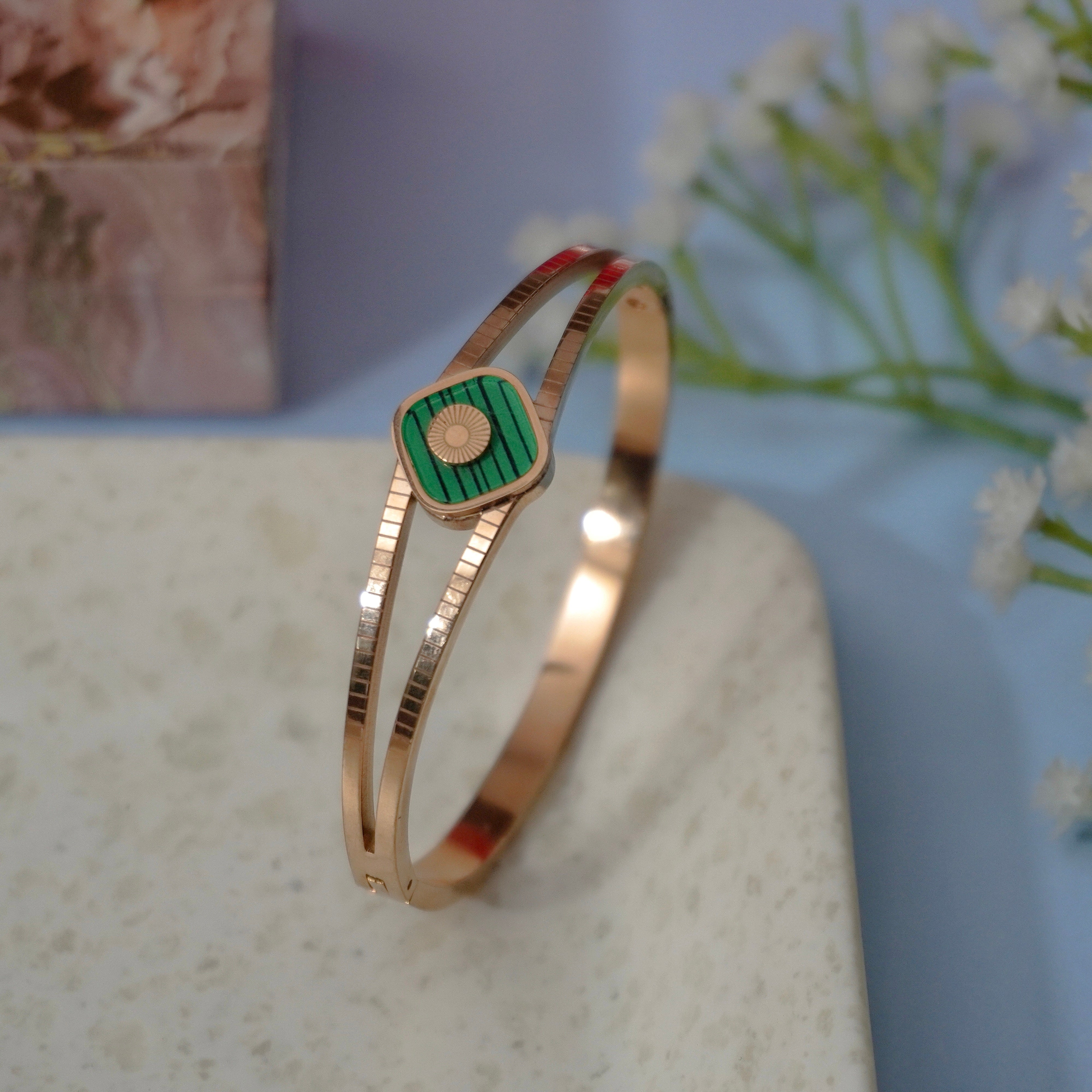 Green berry pop bracelet