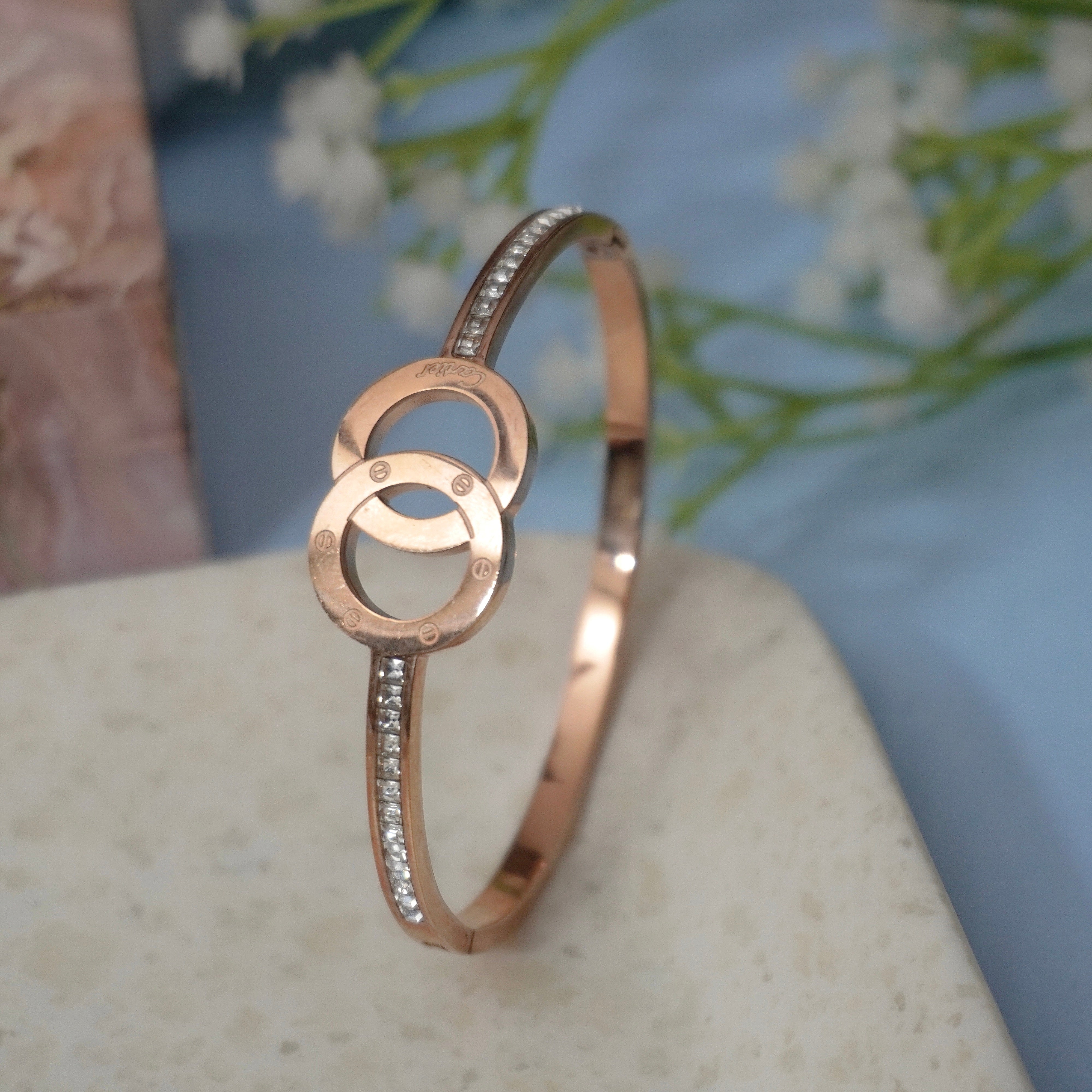 Classic rose gold bracelet