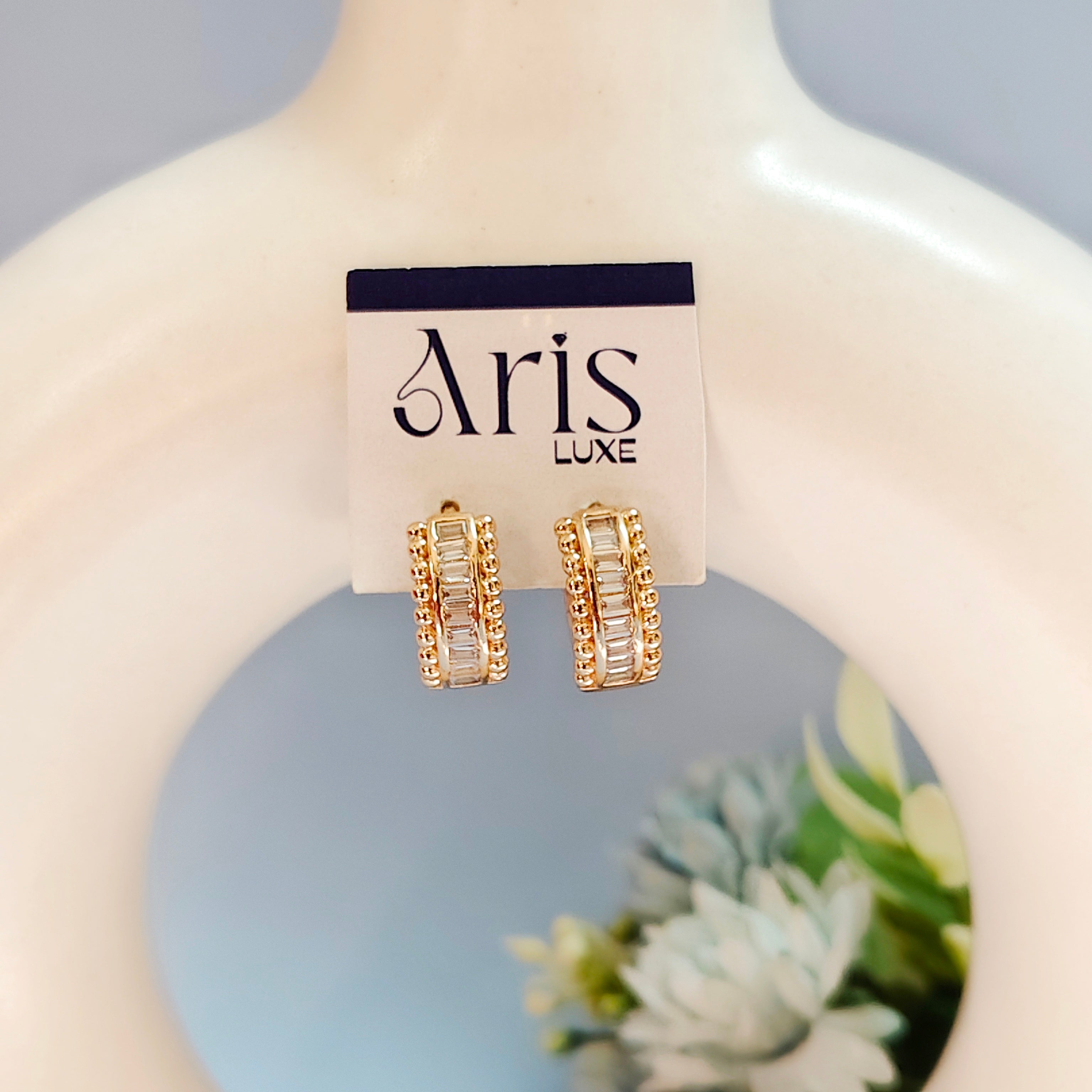 Enigmatic aura diamond bali earring