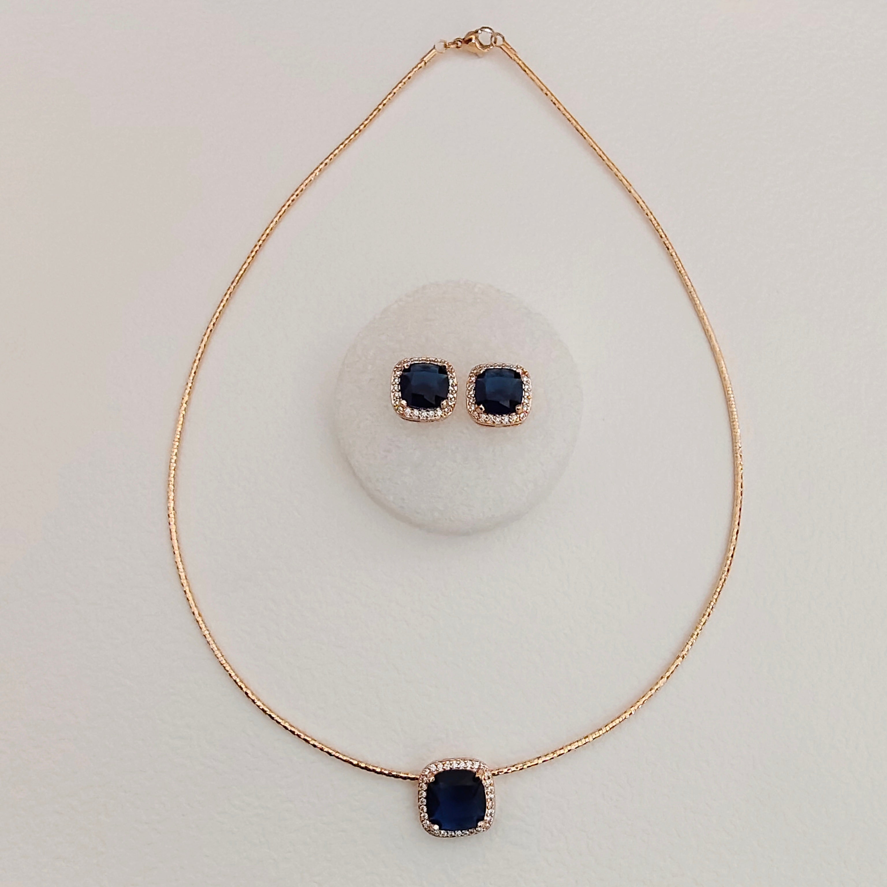 Solitaire stiff pendant set