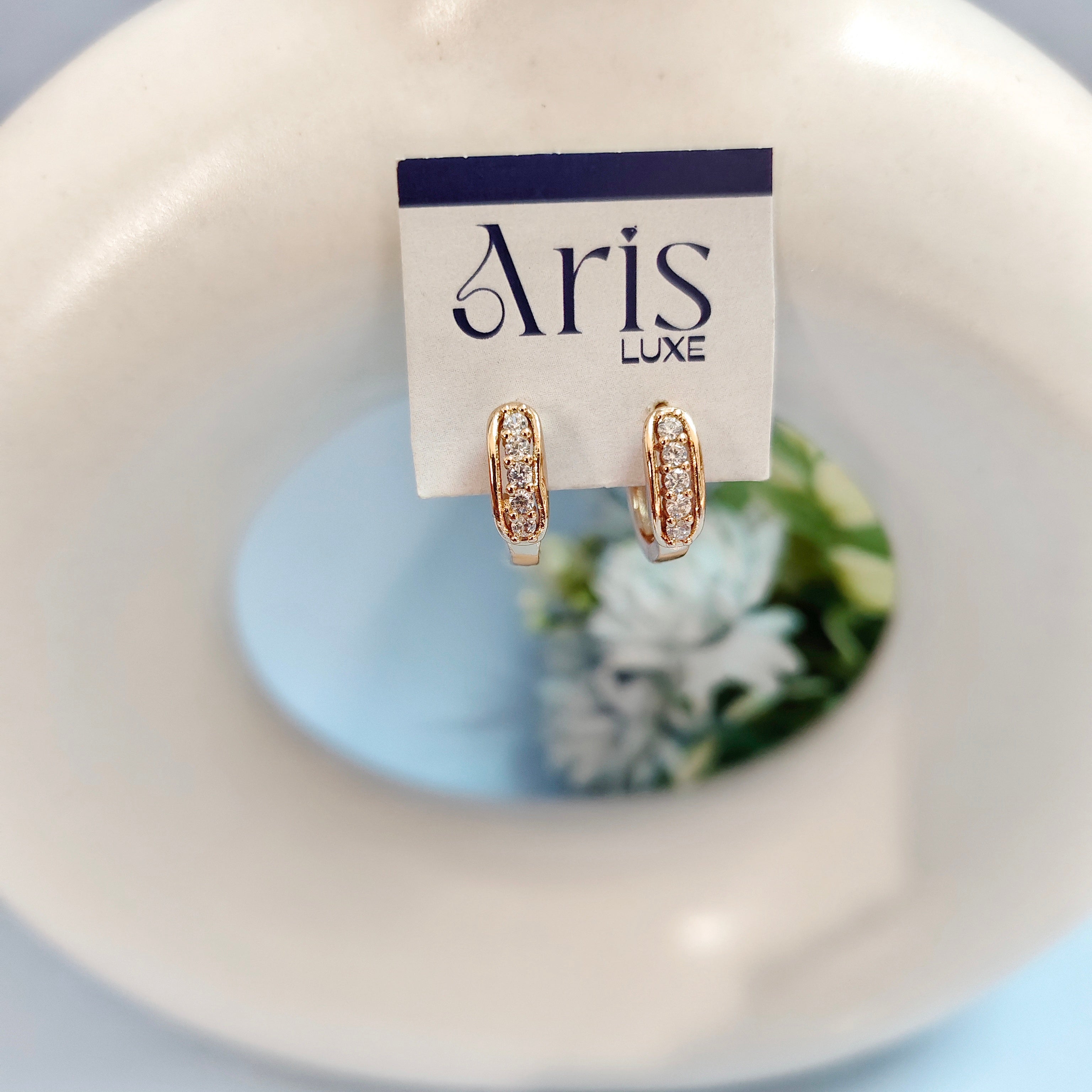 Huggies bali earring