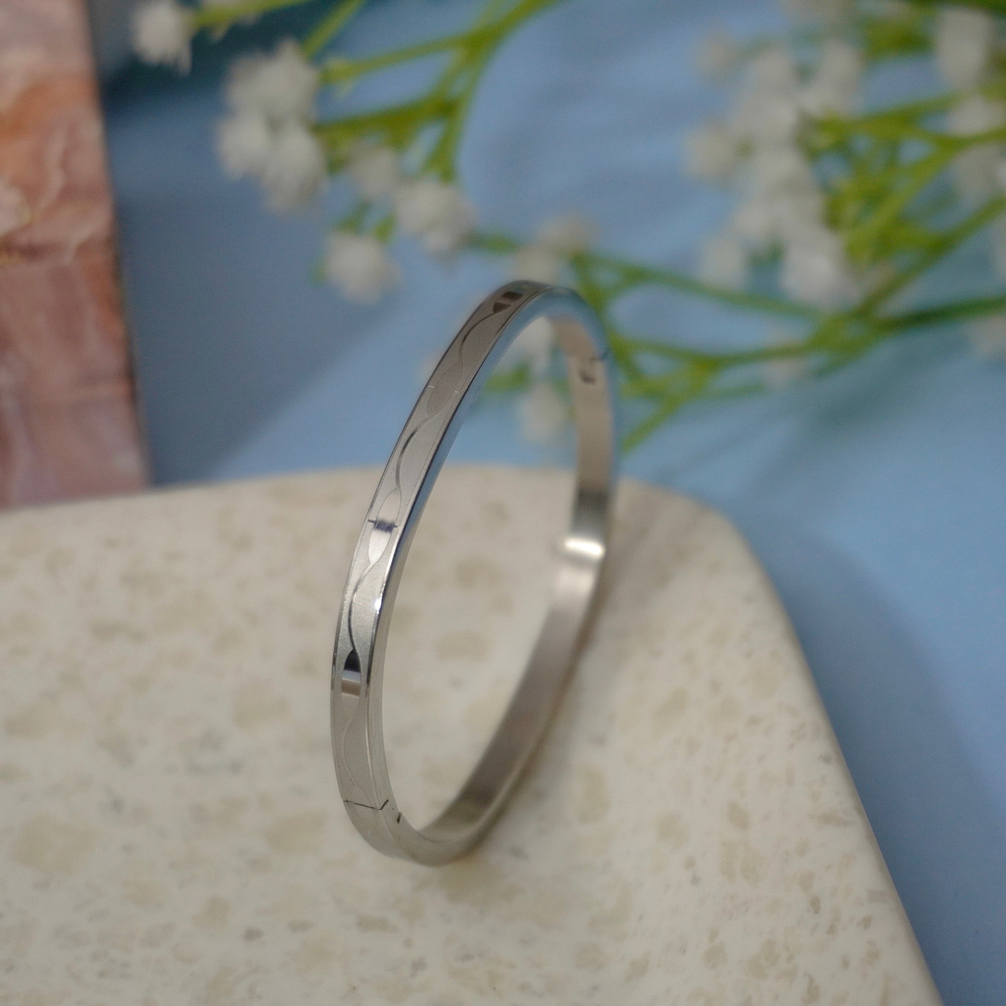 Mate textured bracelet