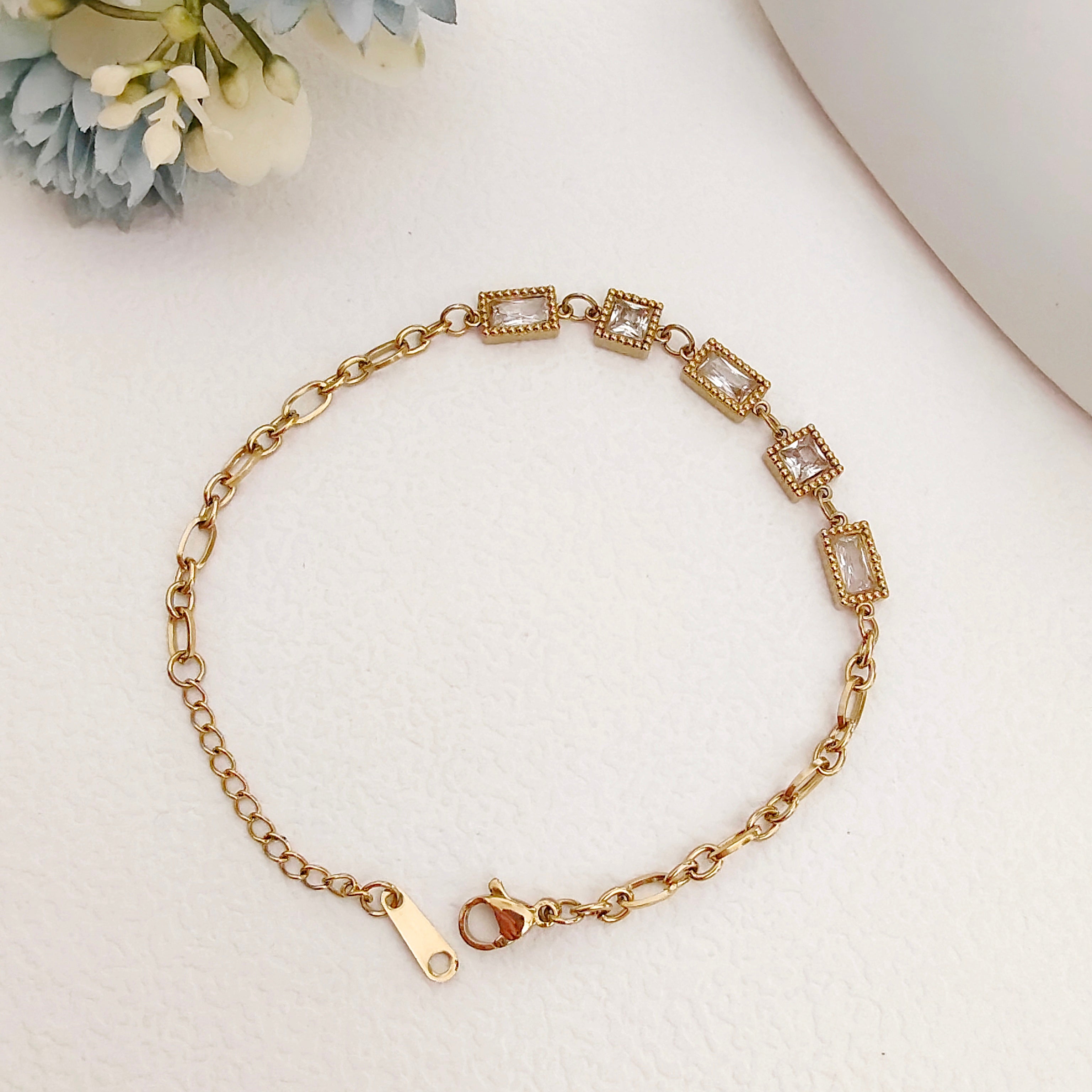 Emerald and square bracelet