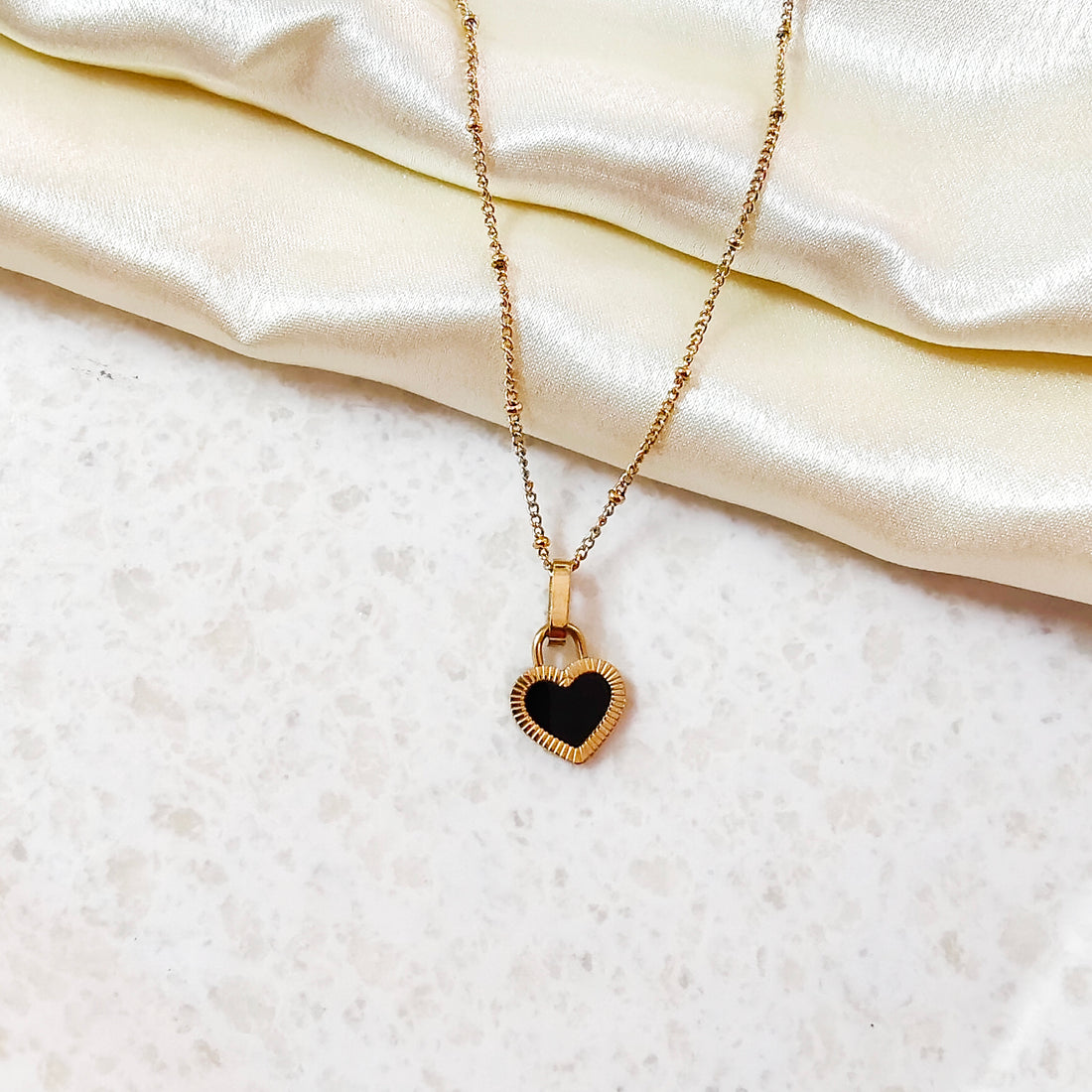 BLACK HEART NECKLACE