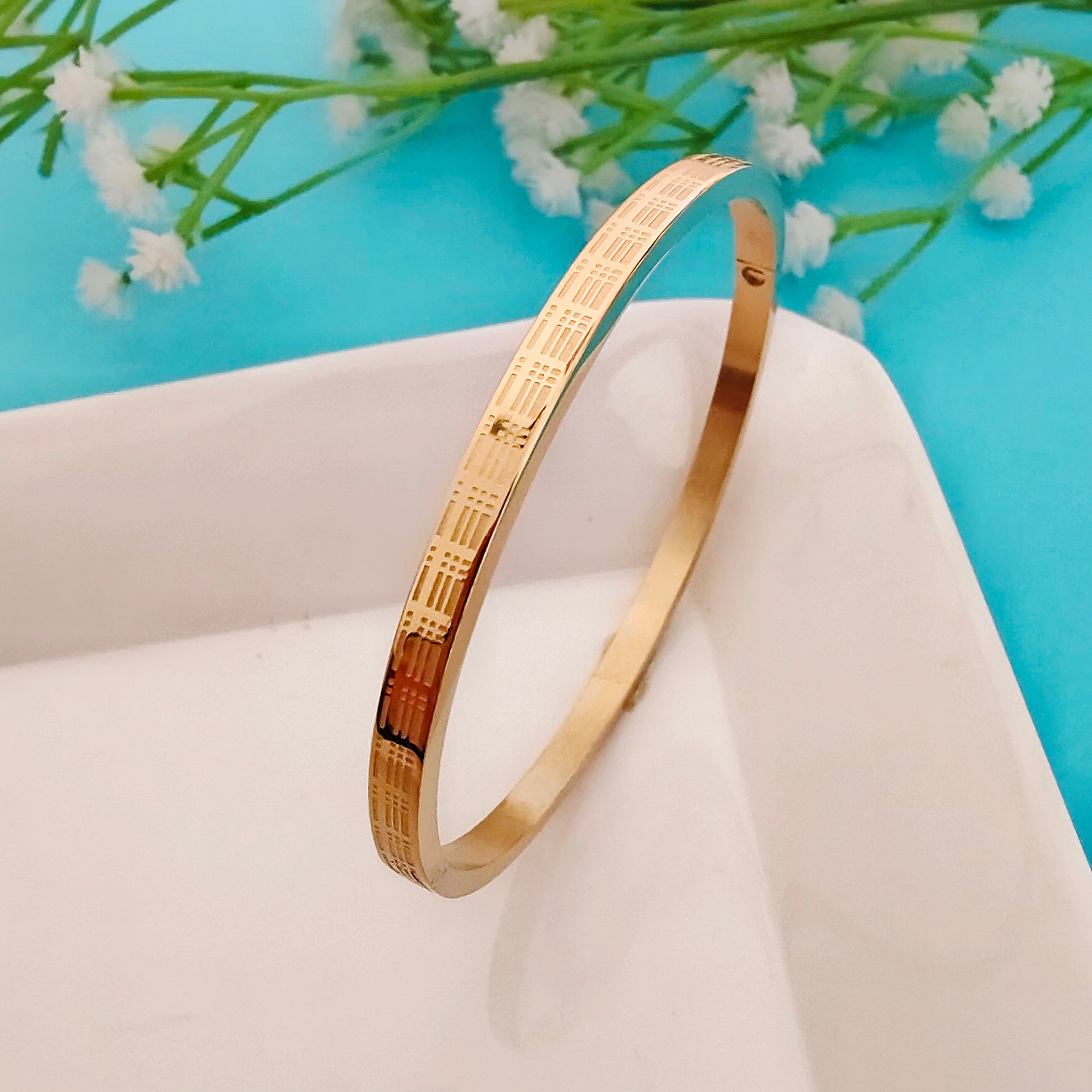 Lining band bracelet