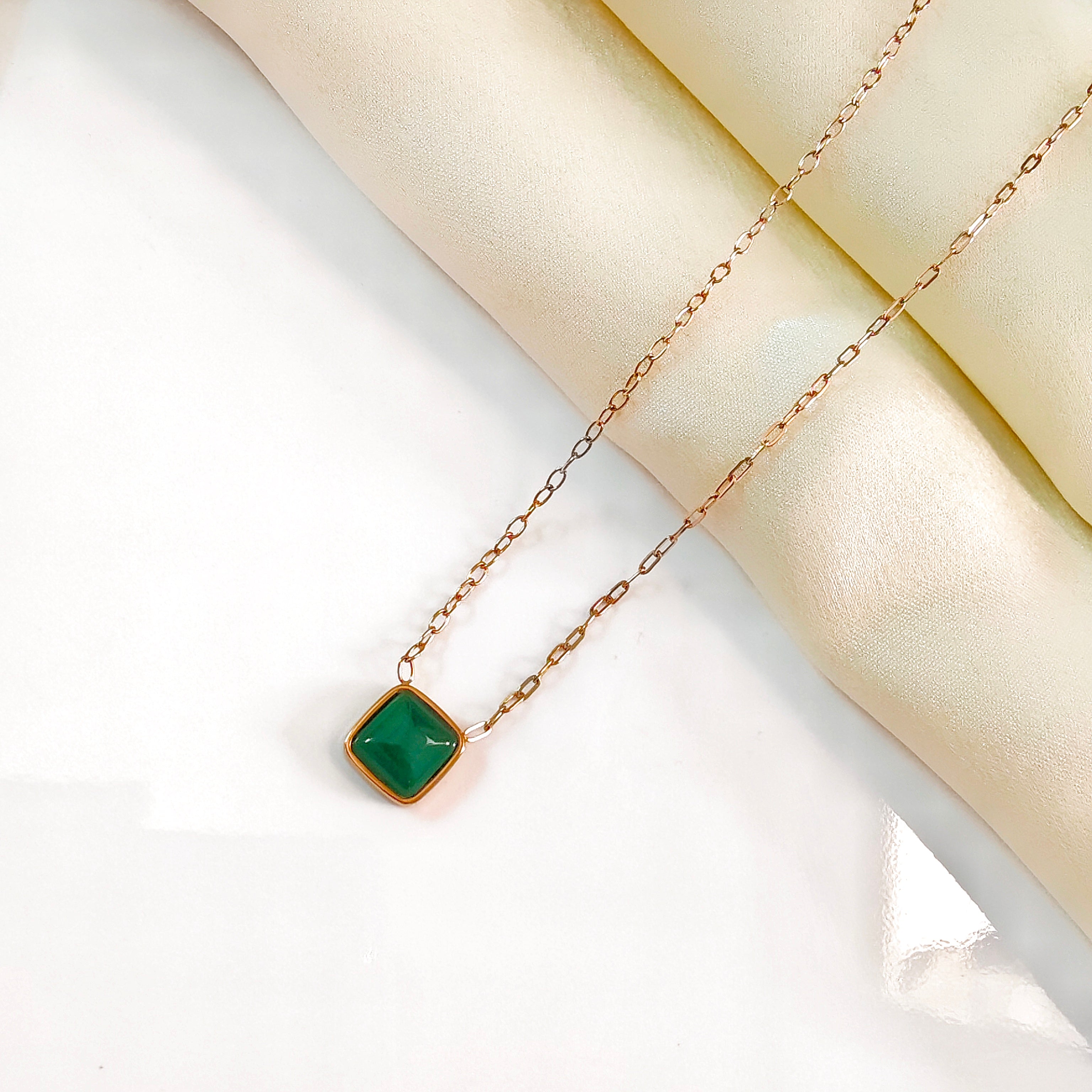 Emerald glow green necklace