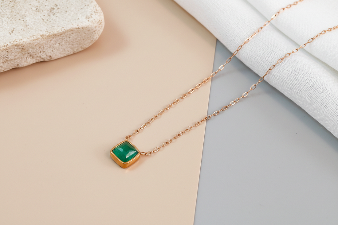 Emerald glow green necklace