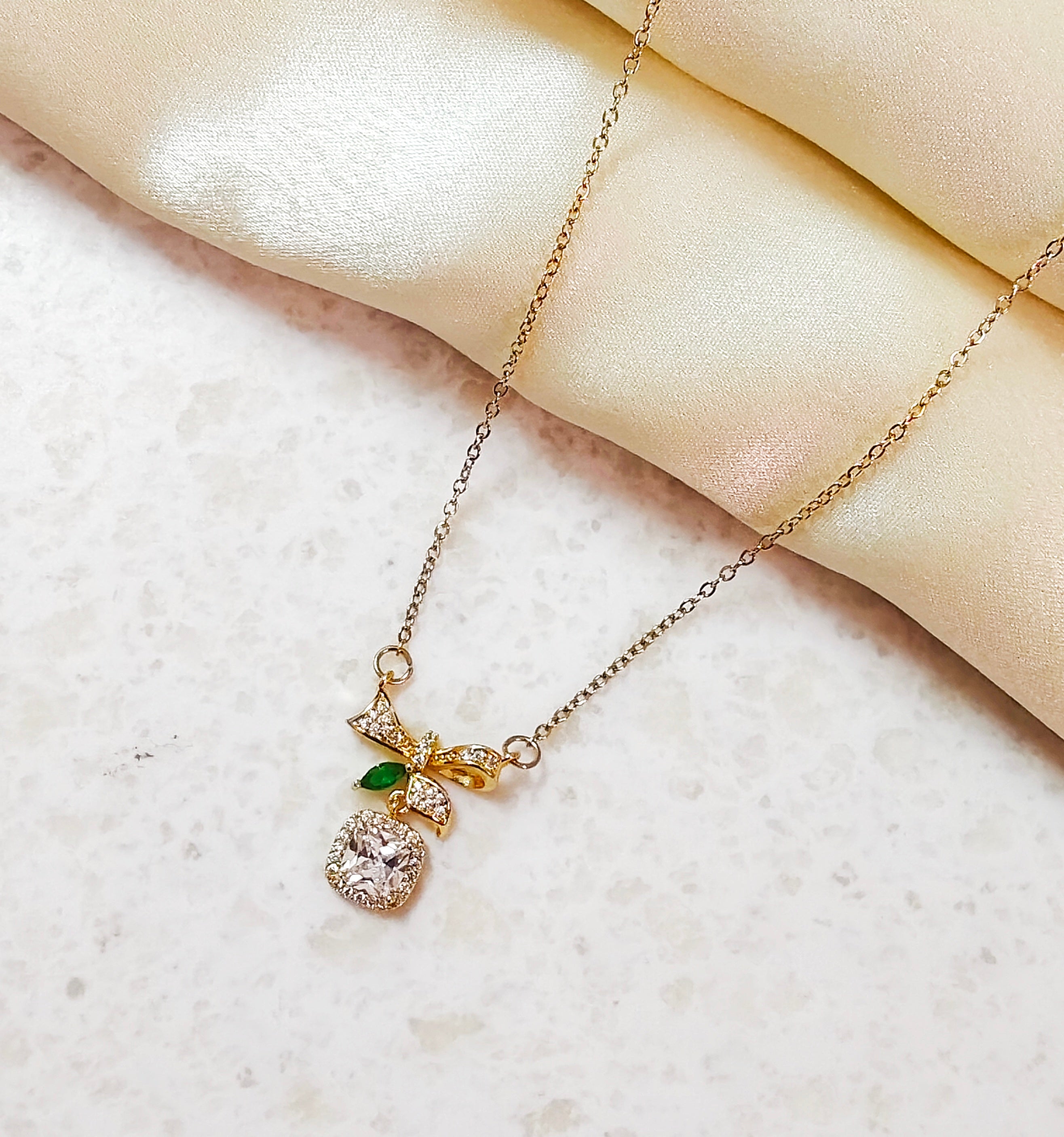 Golden flora necklace