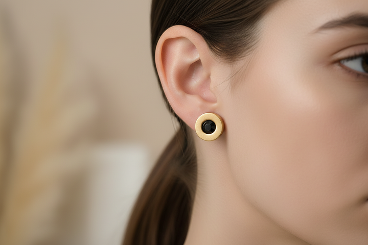 Wolf glass eyes earring