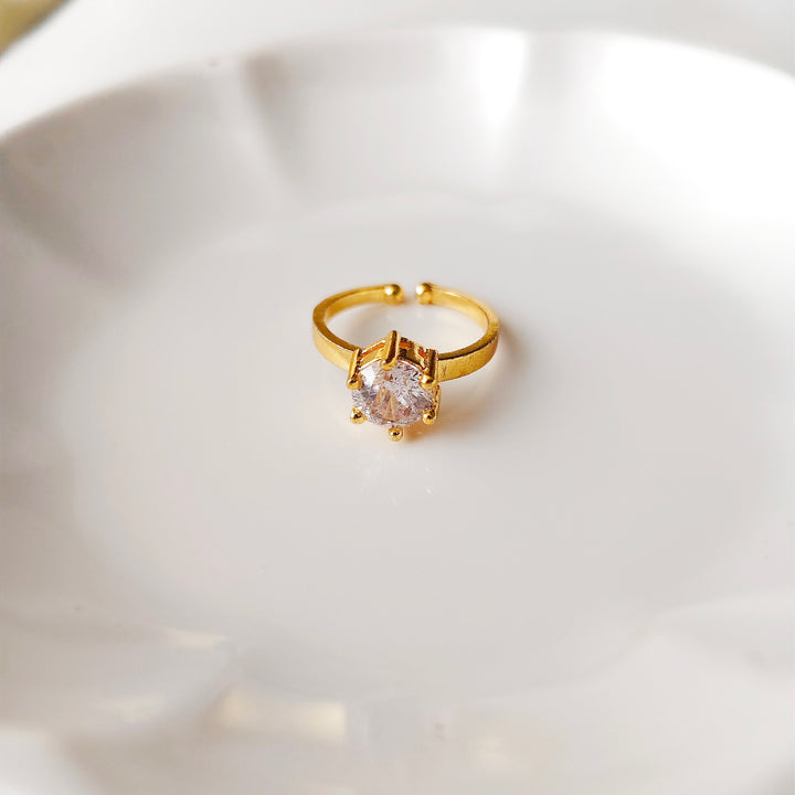 Round cut diamond ring