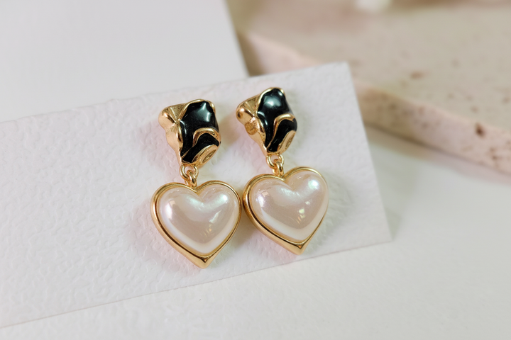 Magic heart earring