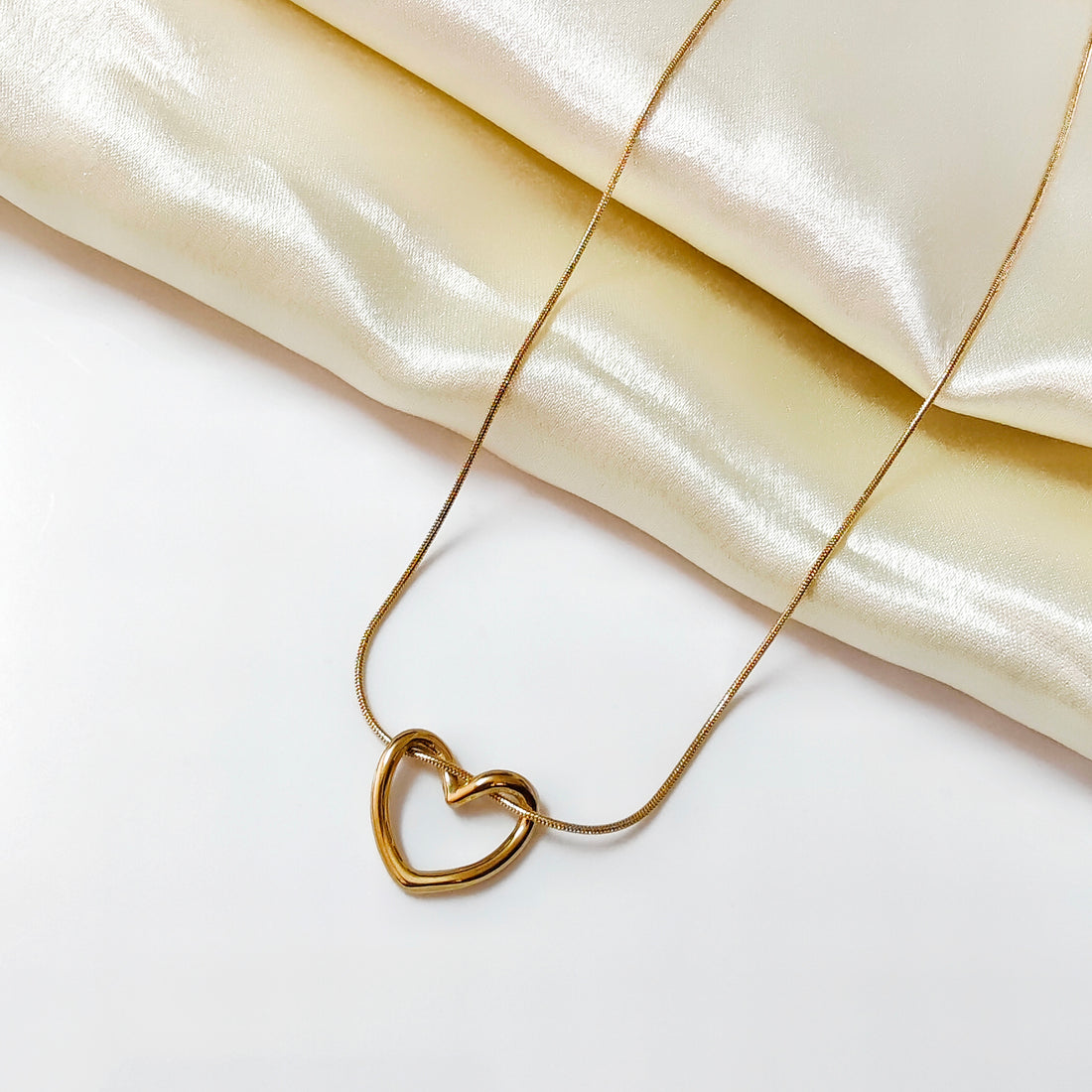 Eternal heart necklace