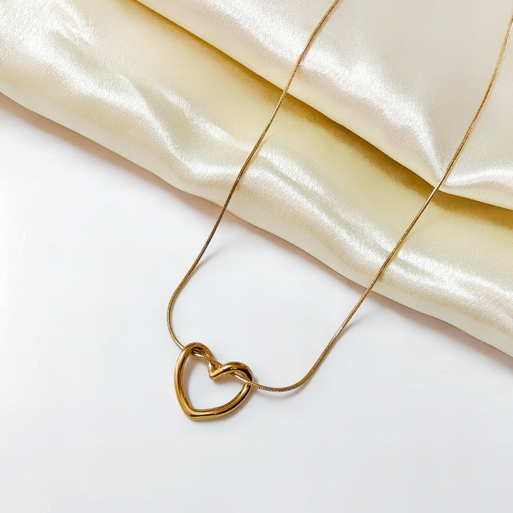 Eternal heart necklace