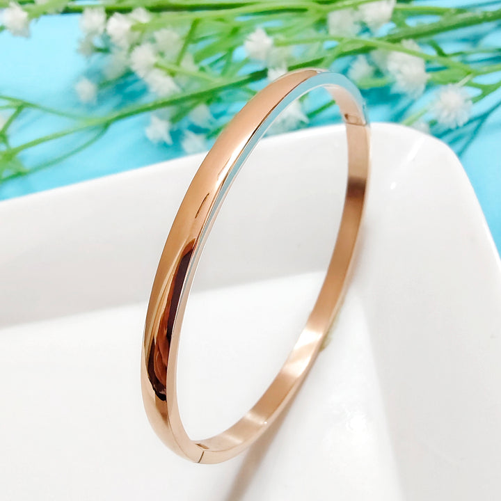 Classic rose gold bracelet