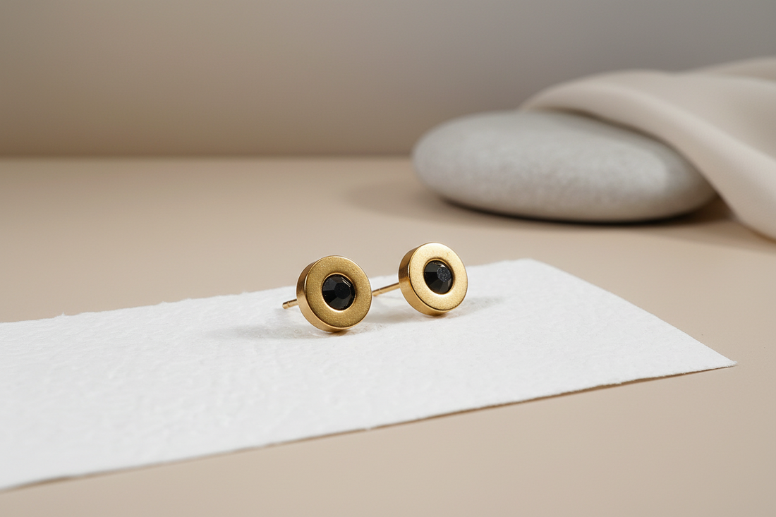 Wolf glass eyes earring