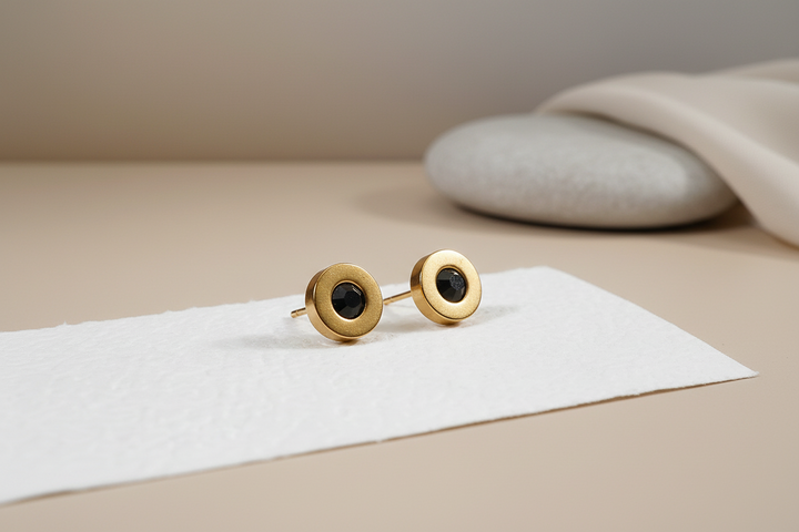 Wolf glass eyes earring