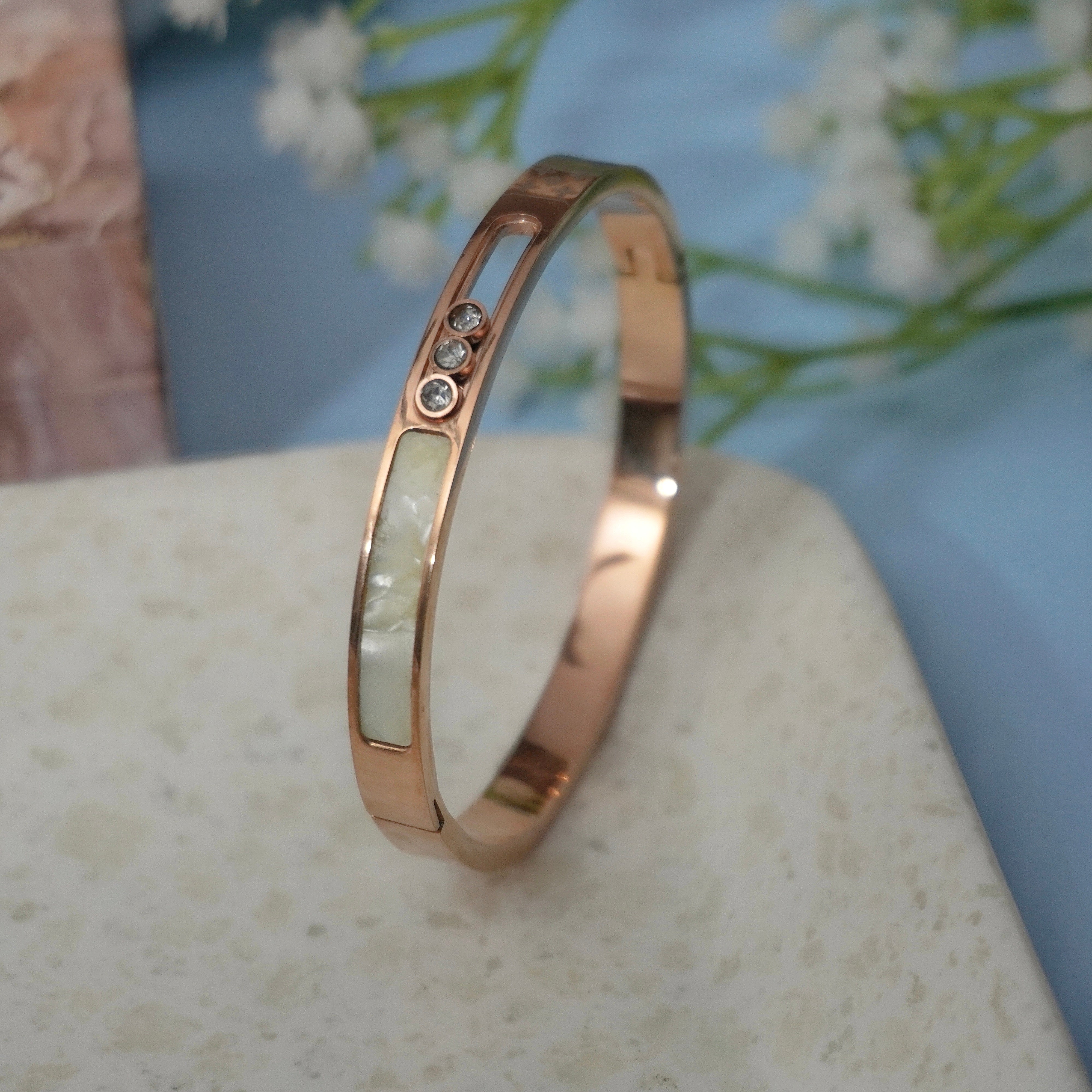 Sliding stone MOP bracelet