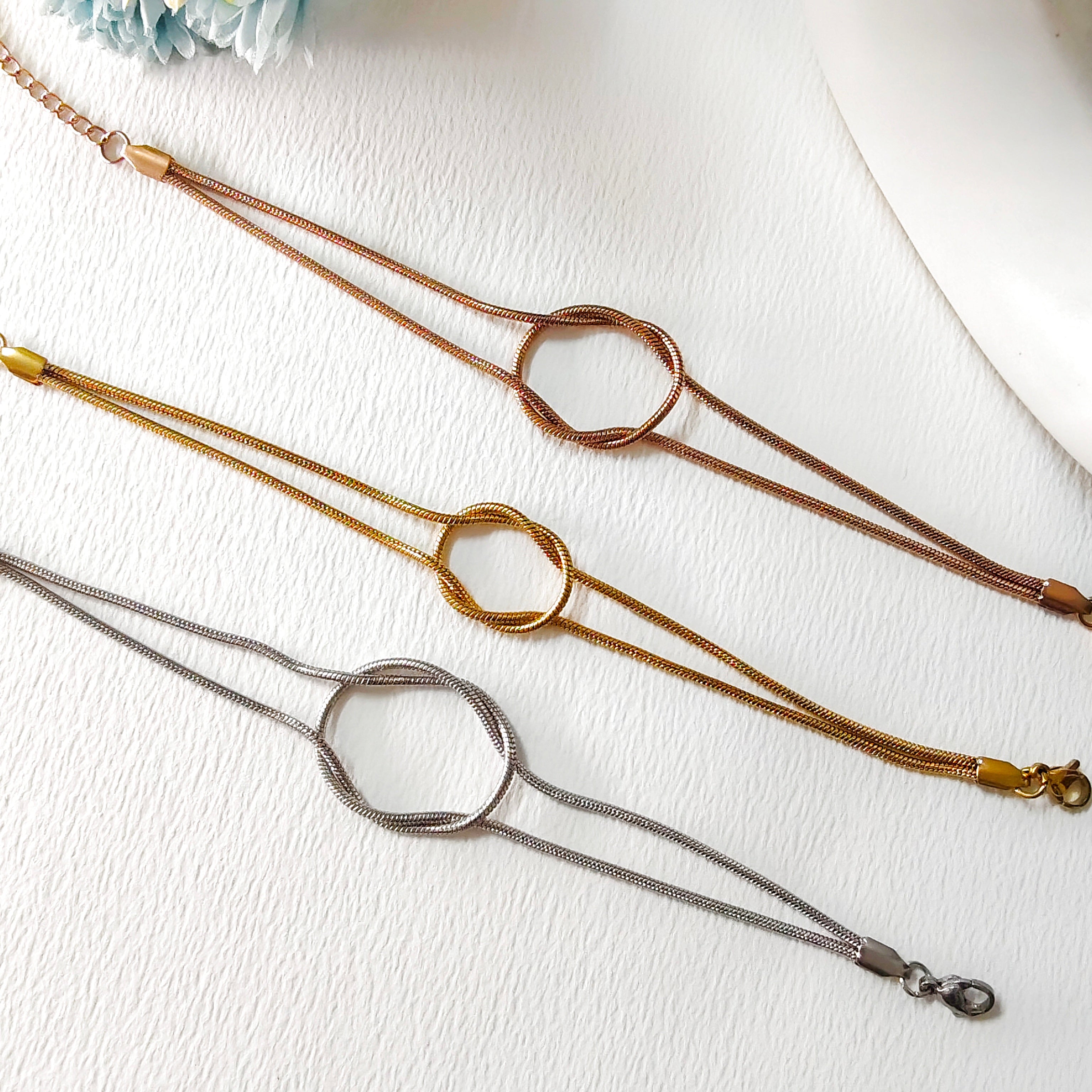 Dainty love knot bracelet