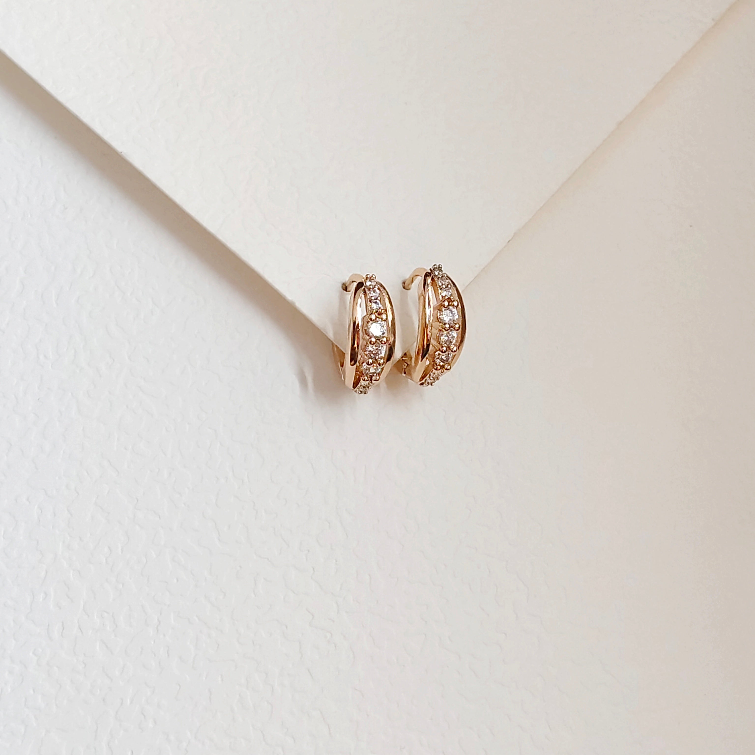Huggies bali earring