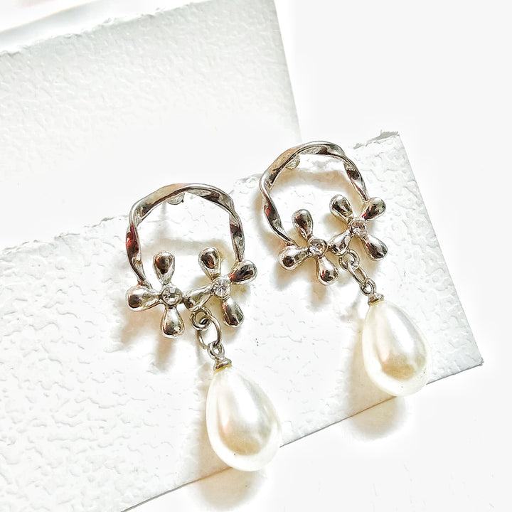 Pearl leaf earring