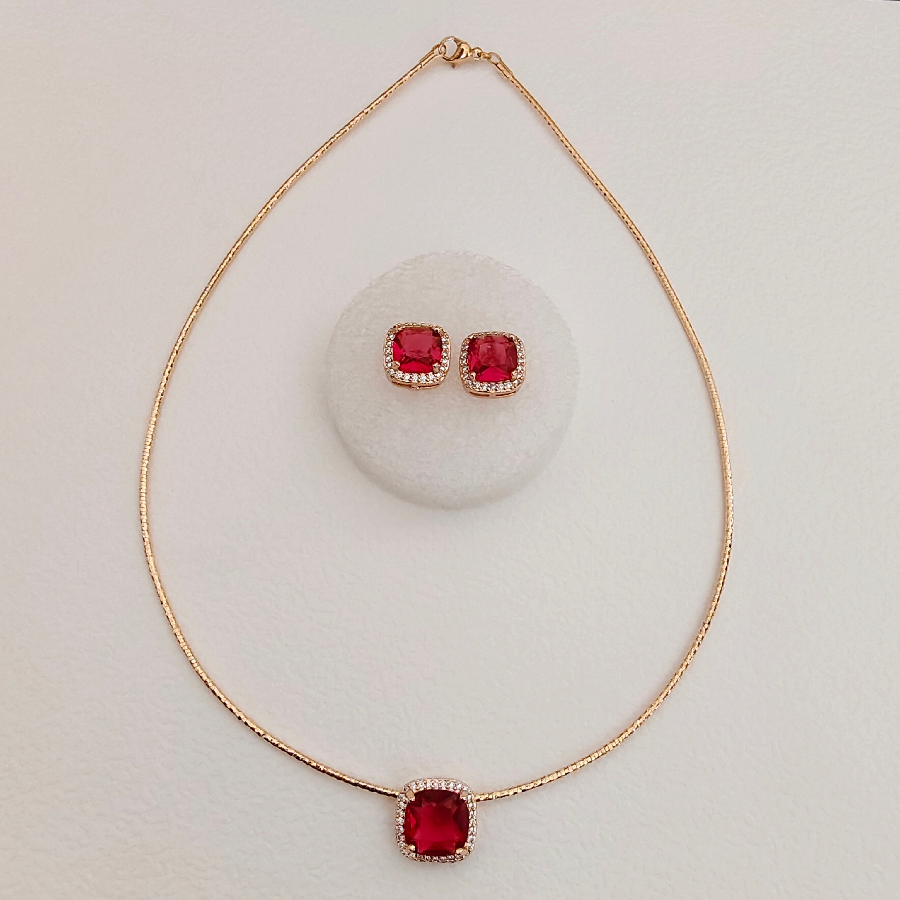 Solitaire stiff pendant set