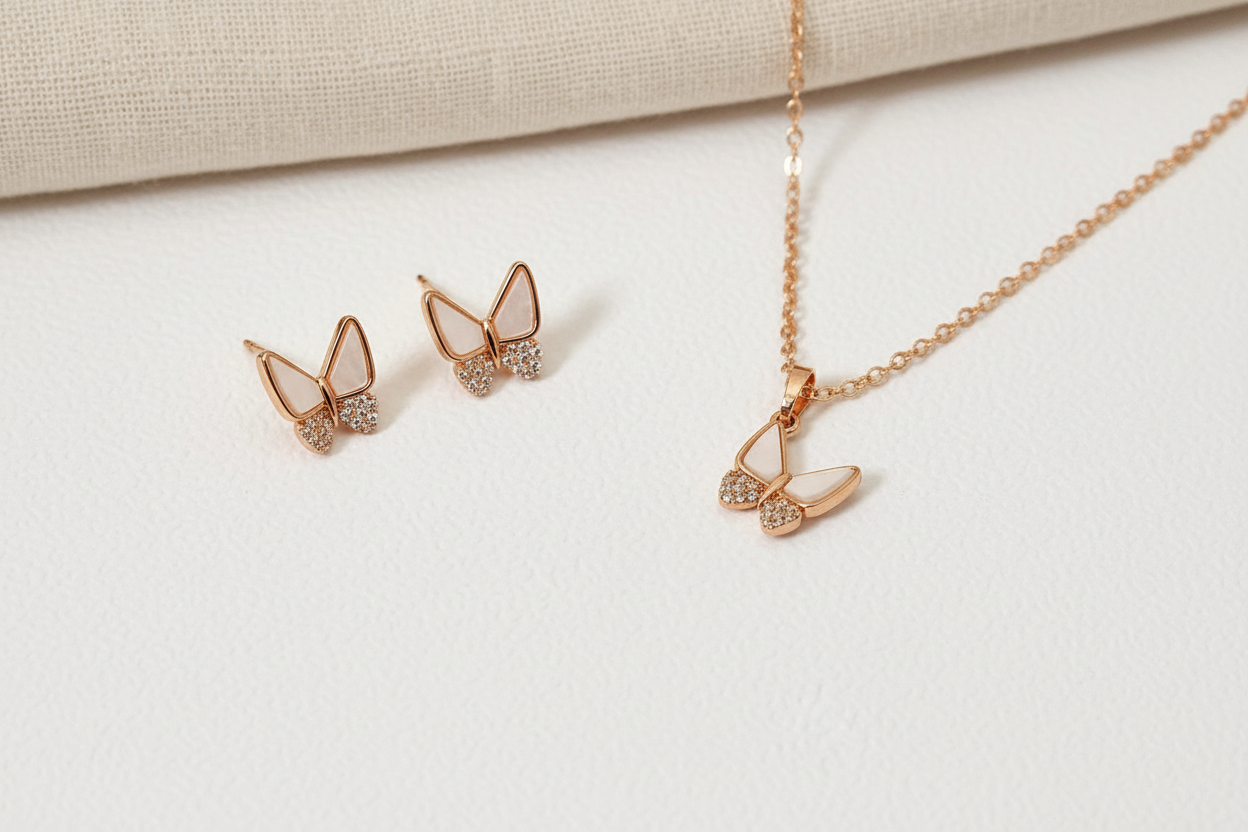 Eye bright mother of pearl pendant set