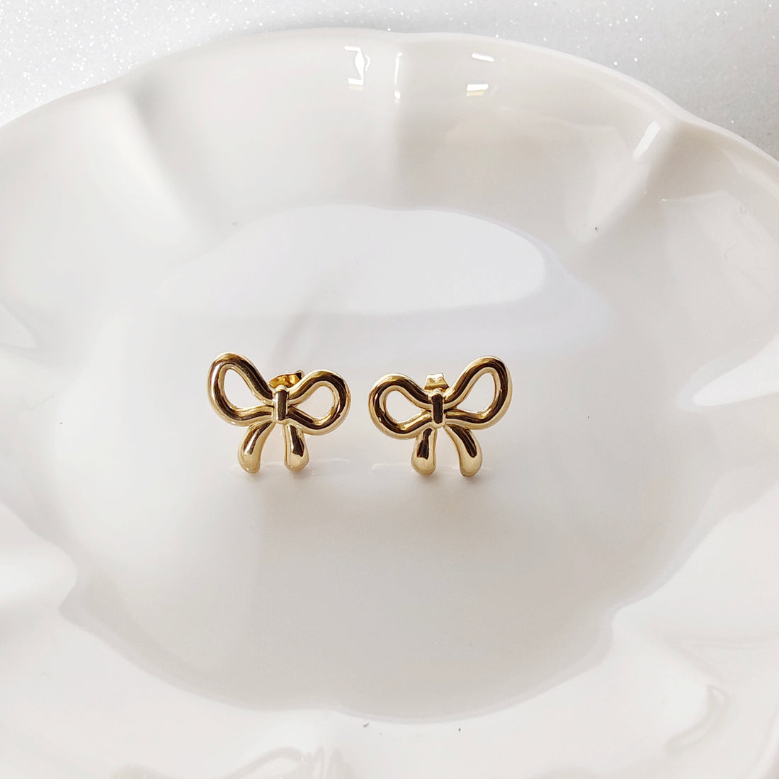 MINI BOW EARRING