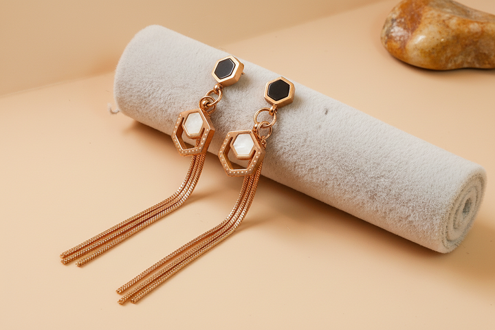 Benzene white gem earring