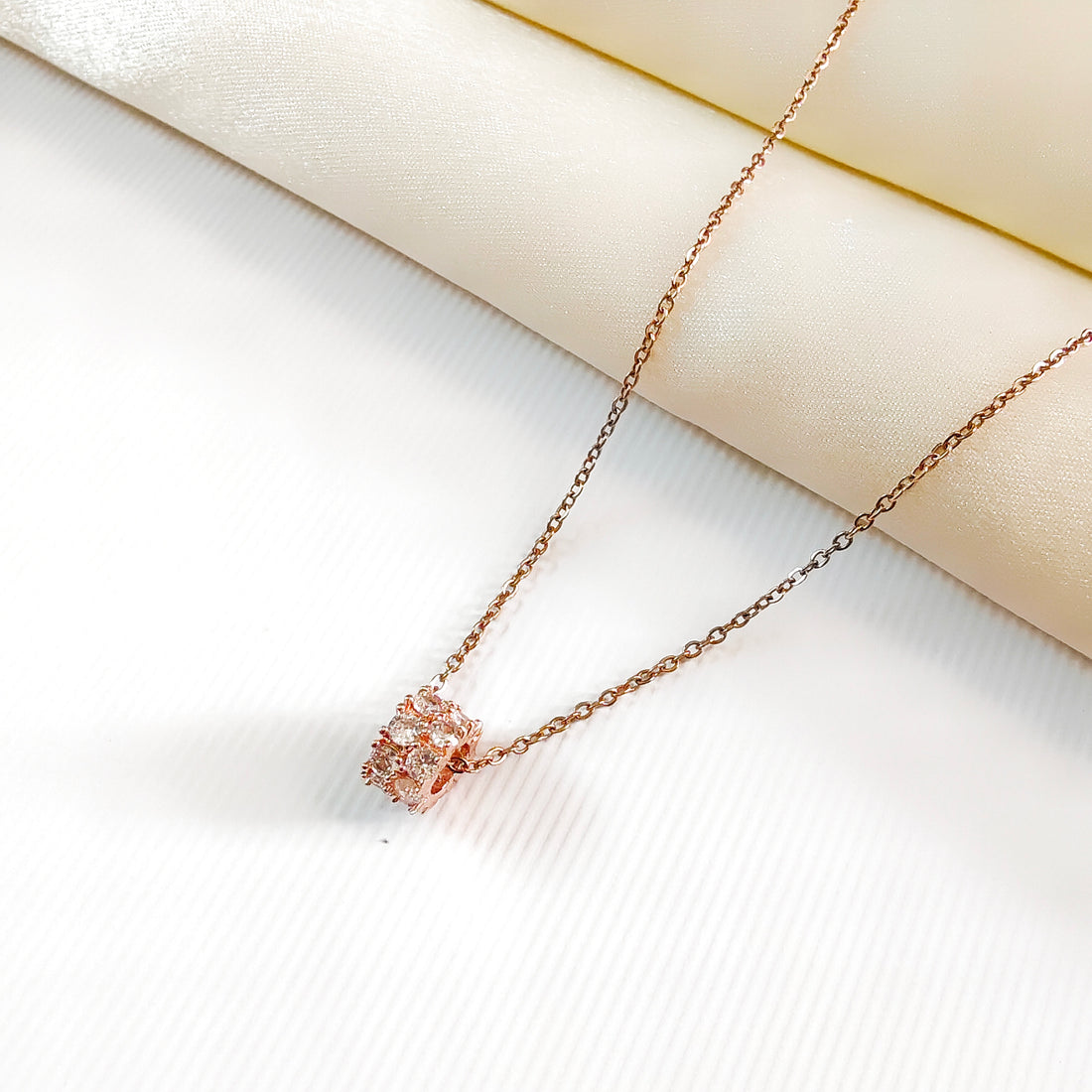 Prink proud necklace