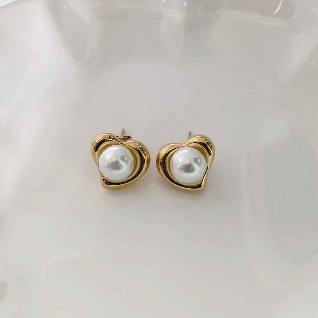 LARISHA PEARL EARRING