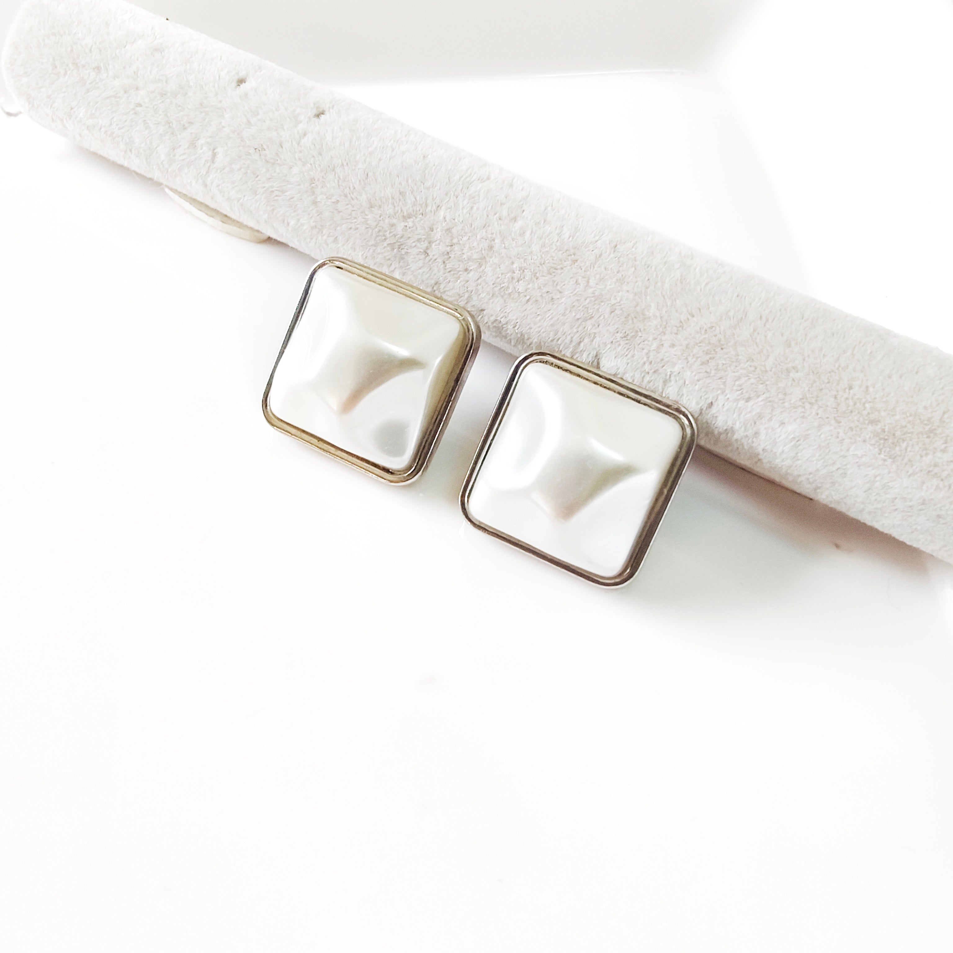 Square pearl stud earring