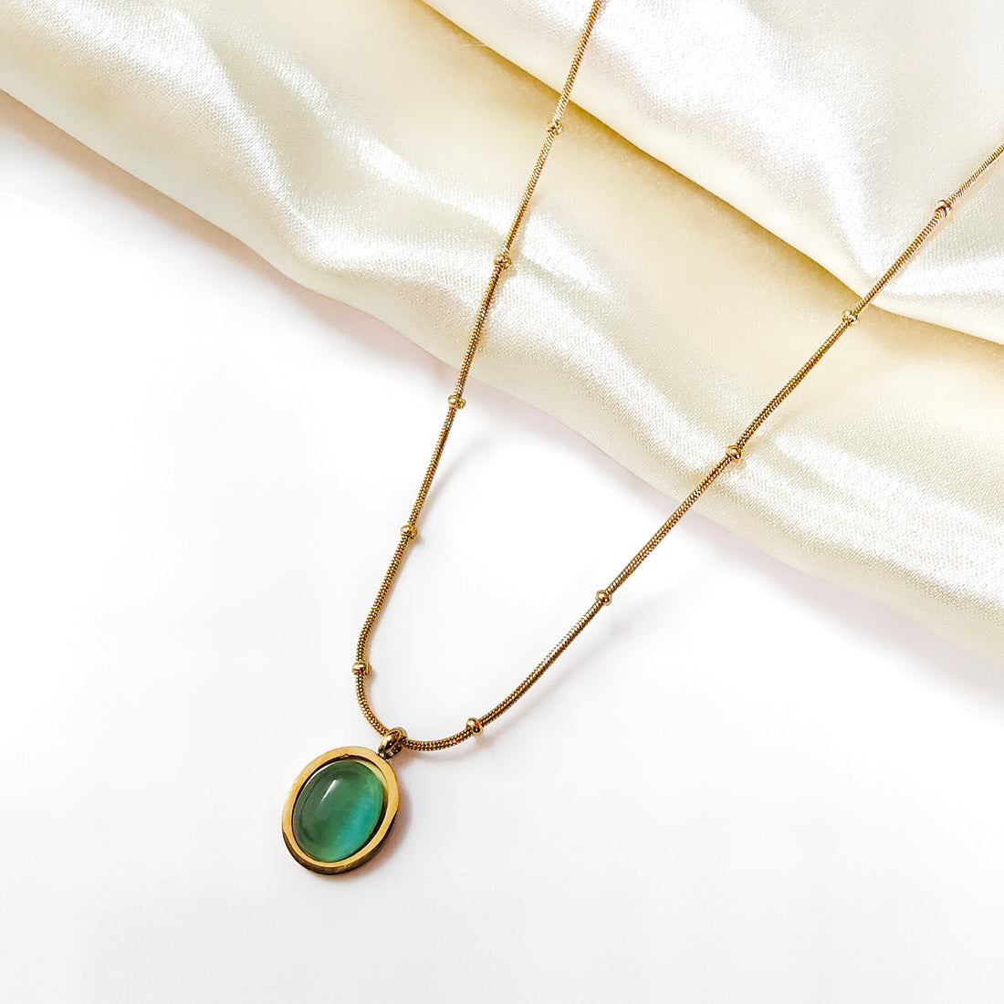 Ophal green necklace
