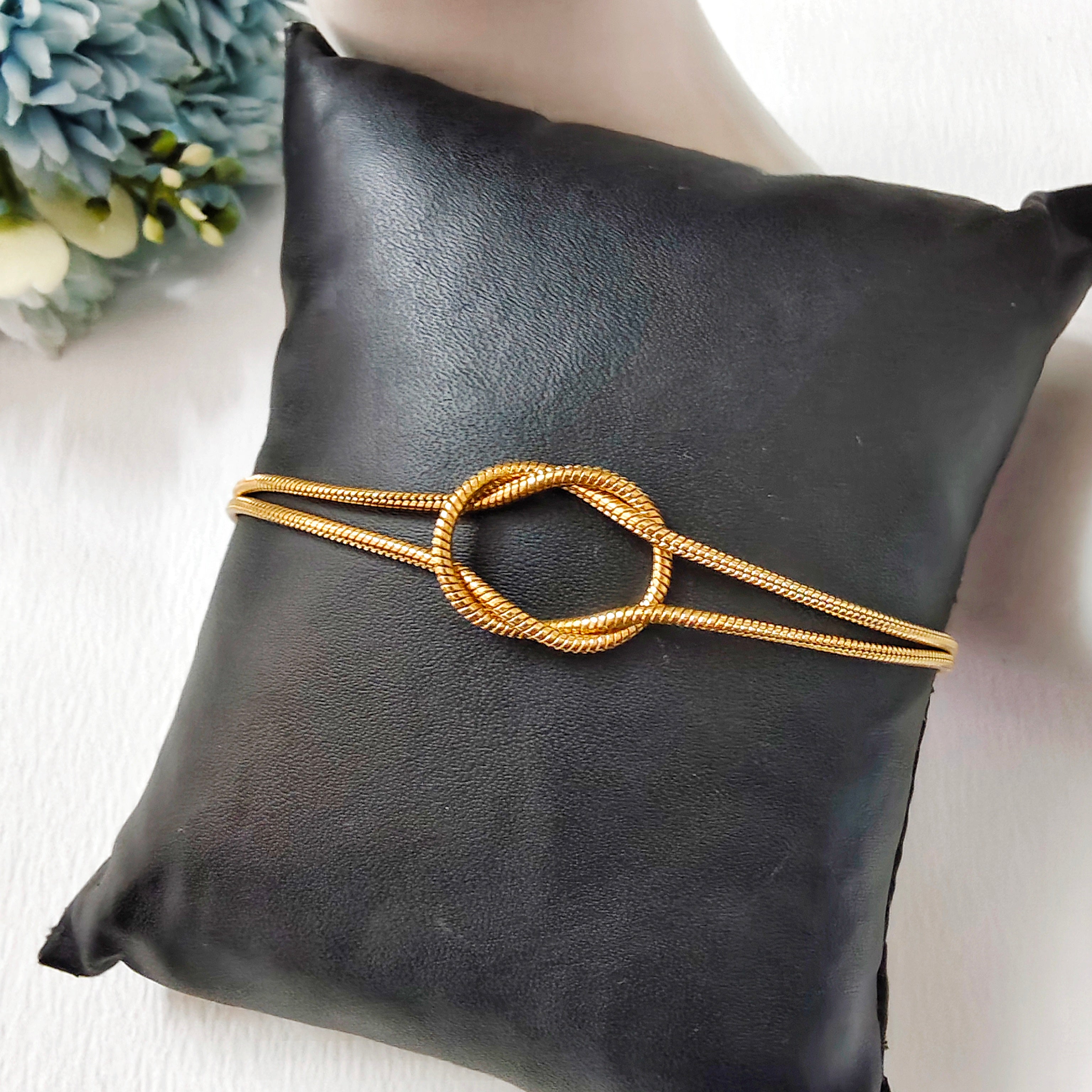 Dainty love knot bracelet