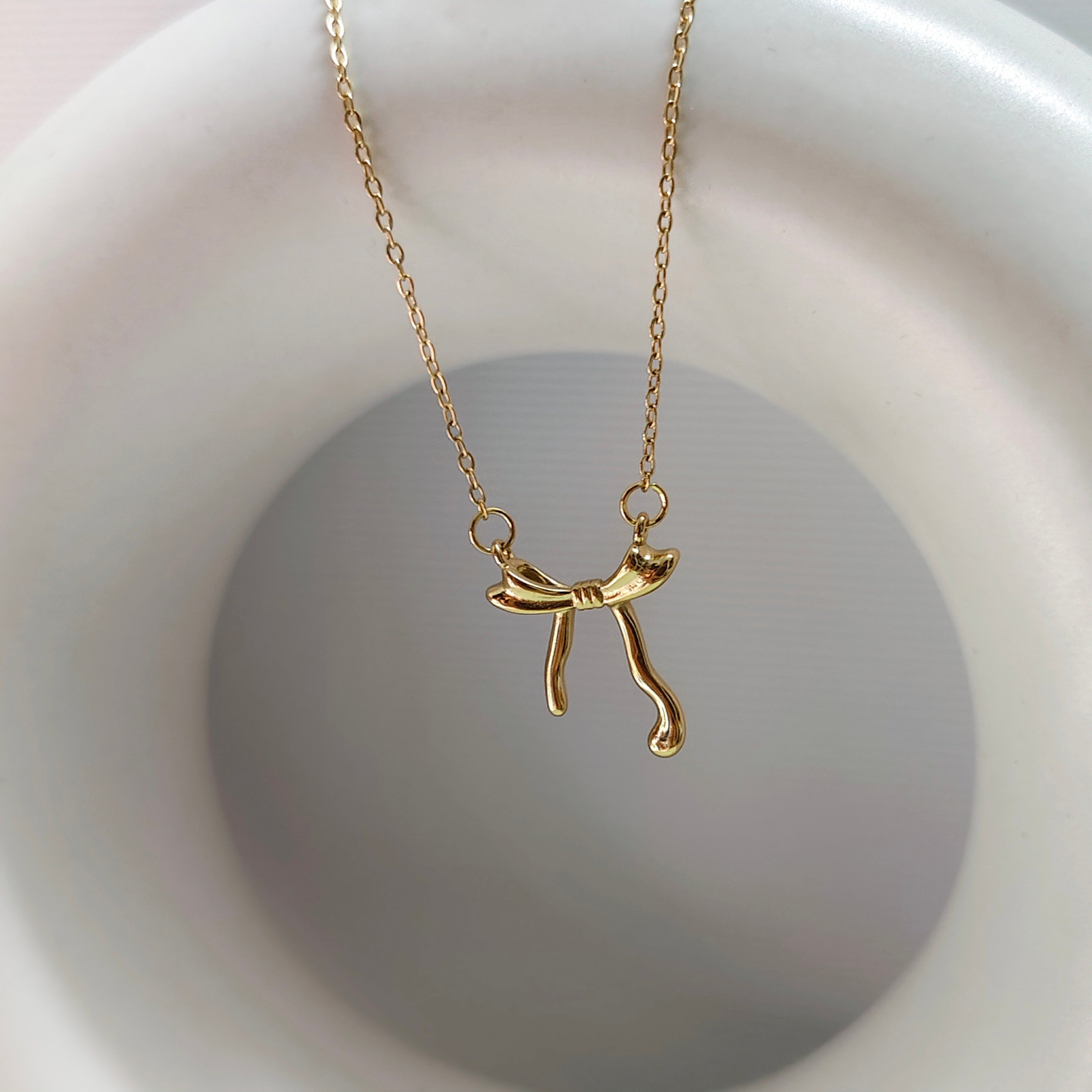 Ballerina 18k gold necklace
