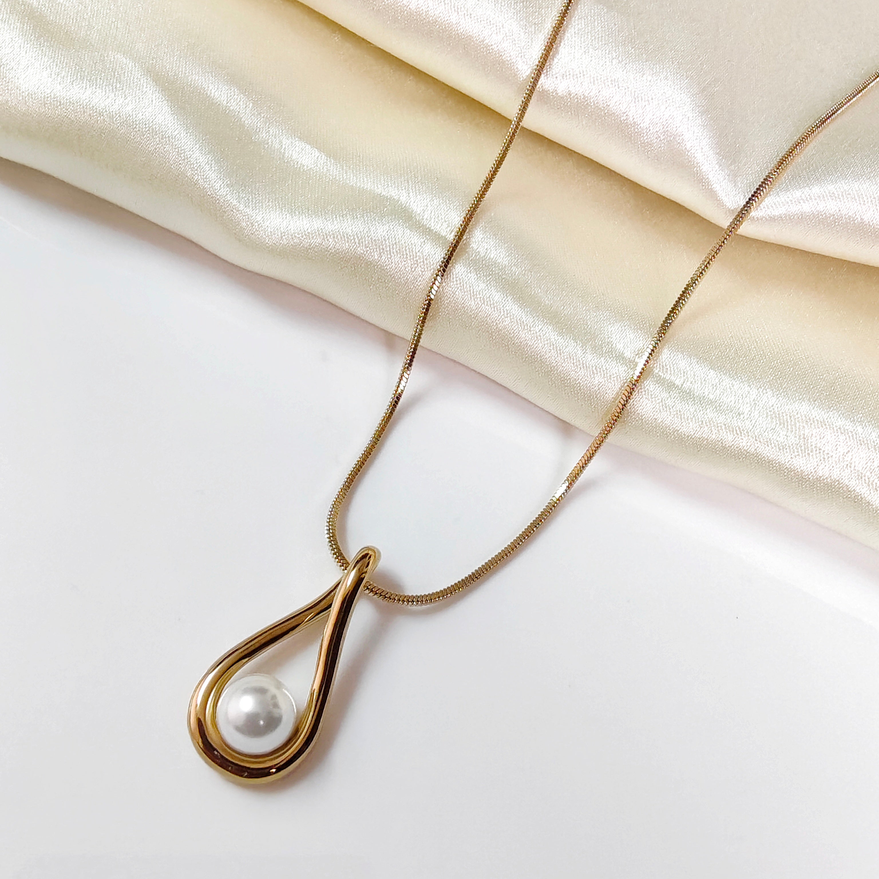 Gold plated pearl necklace
