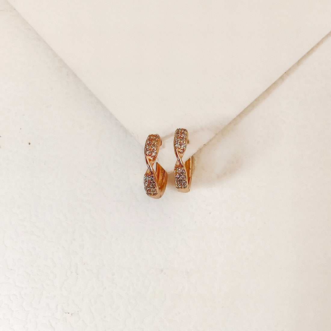 Twist & shine bali earring