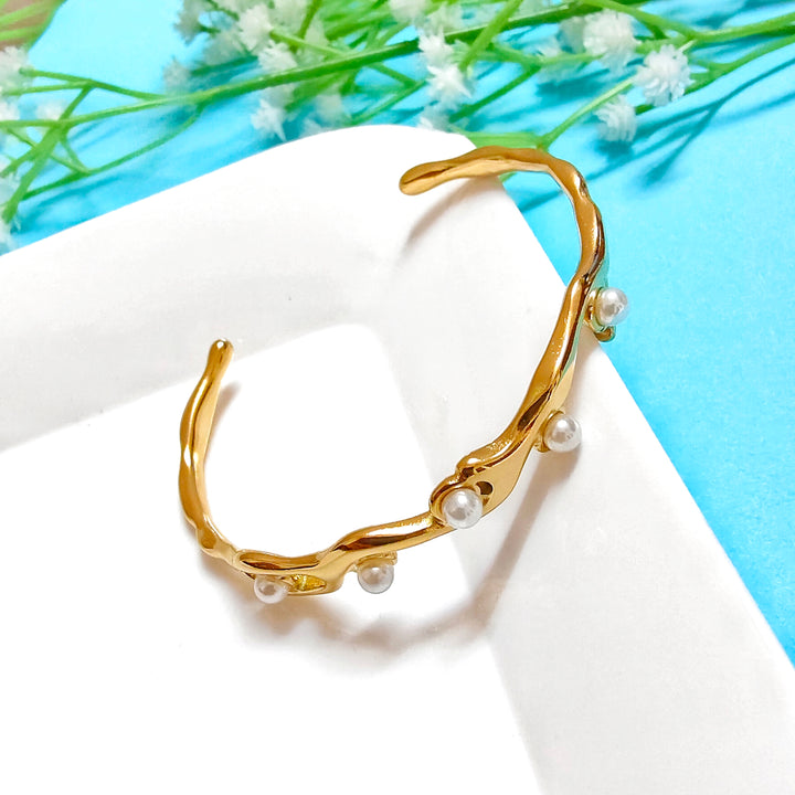 Gold plated pearl bracelet