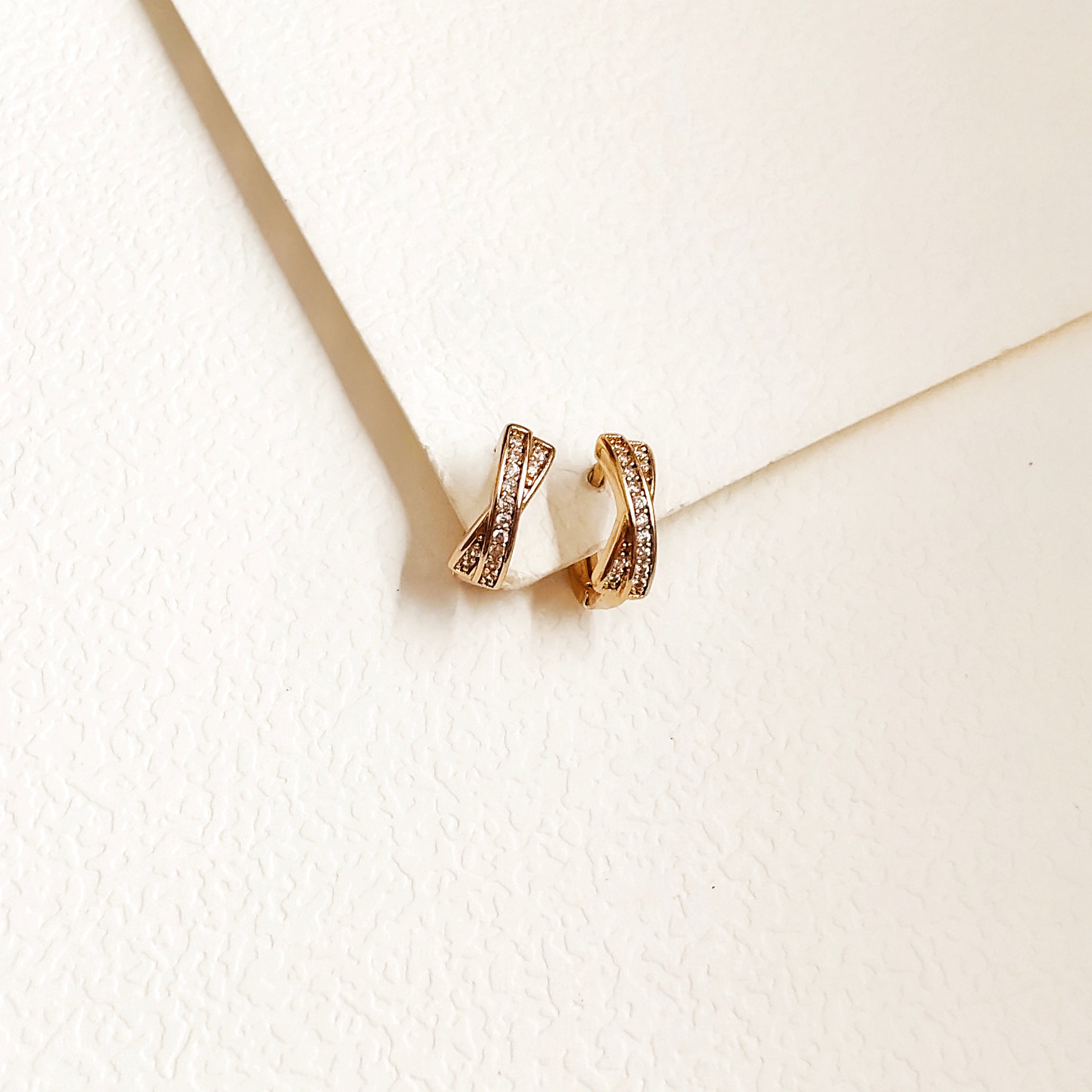 Criss cross bali earring