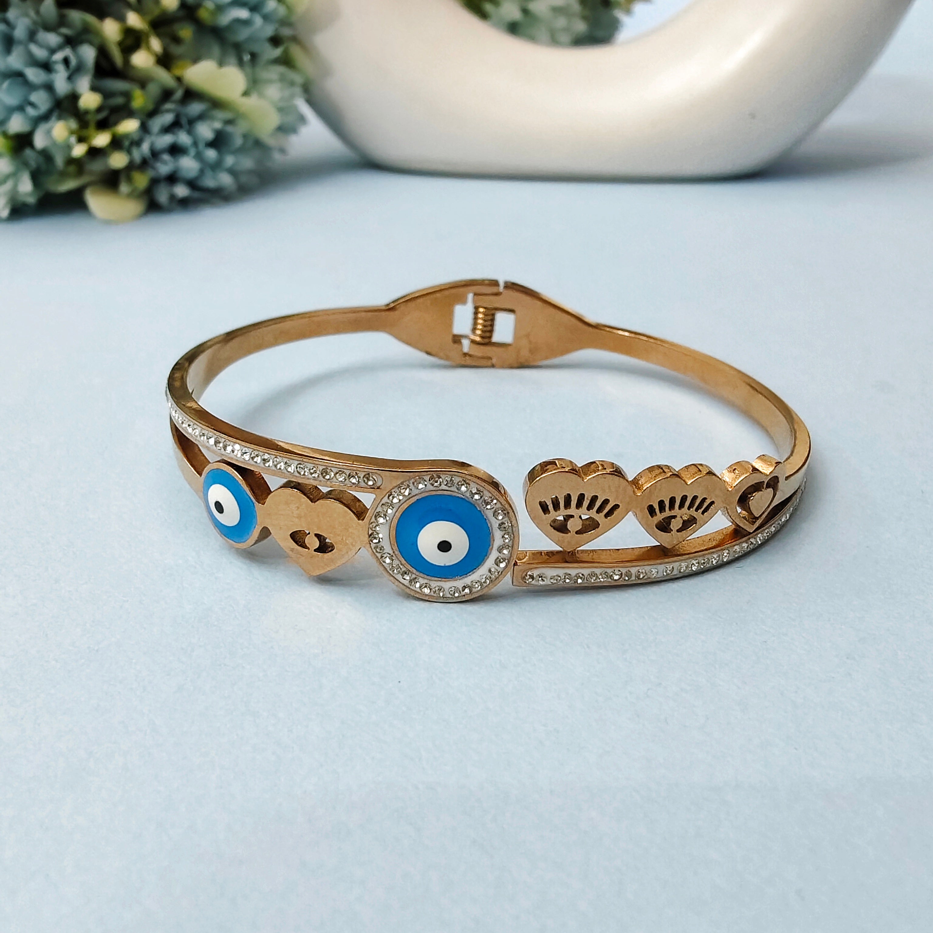 Eye enchantments bracelet