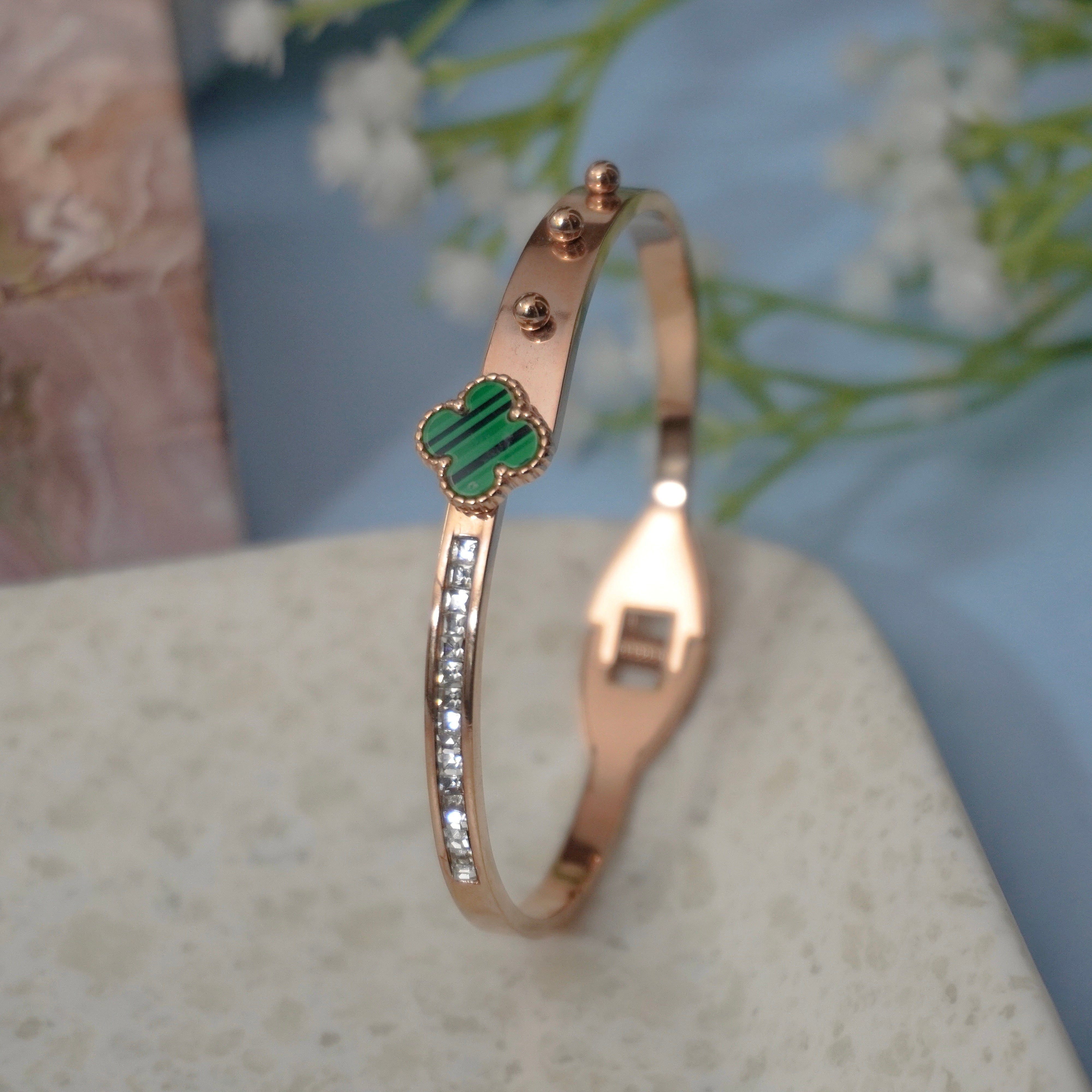 Green lucky clover bracelet