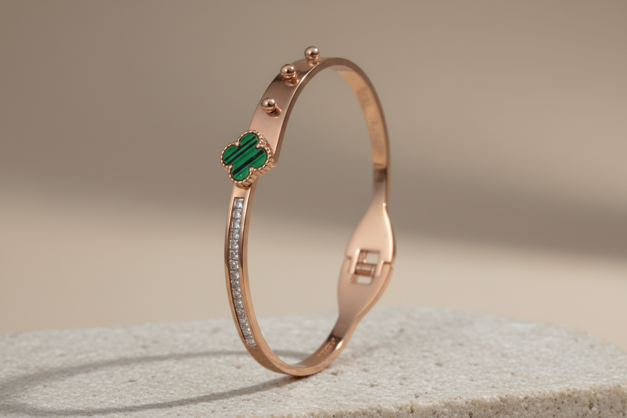 Green lucky clover bracelet