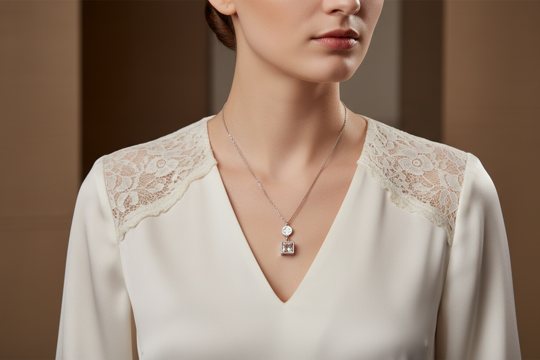 Sizzling square necklace