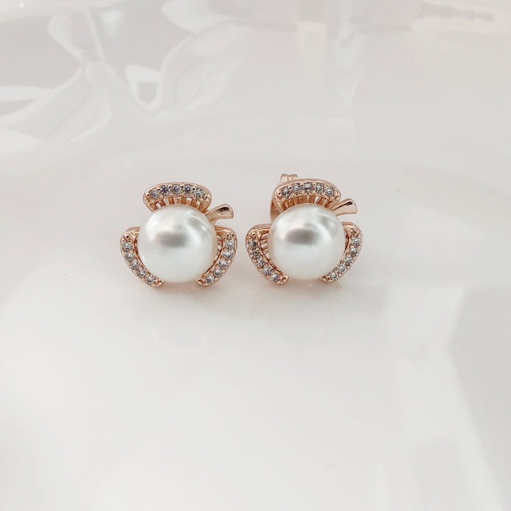 FLOWER SHAPE PEARL STUDS