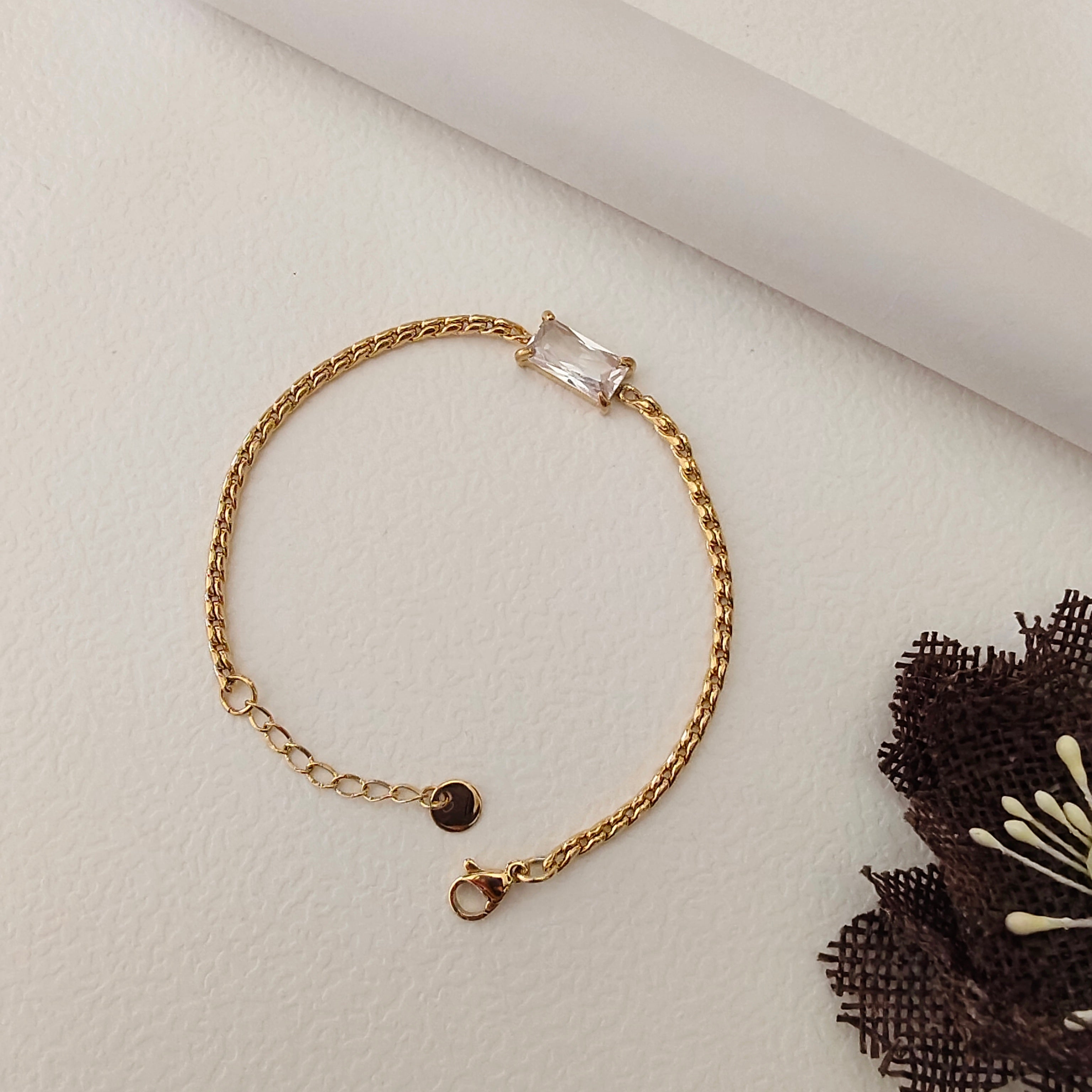 Emerald with twisted chain bracelet